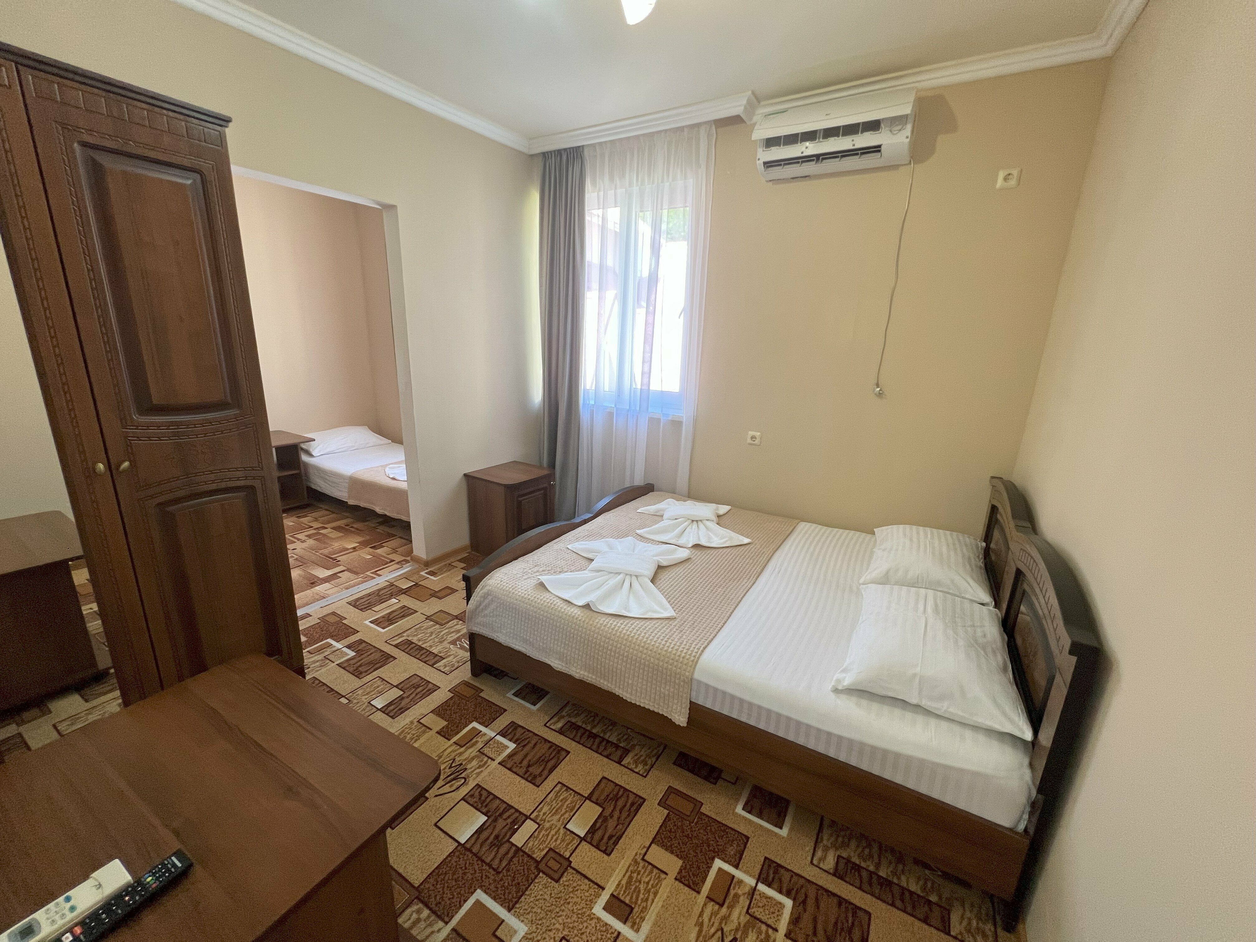 Двухкомнатный семейный номер на четыре человека