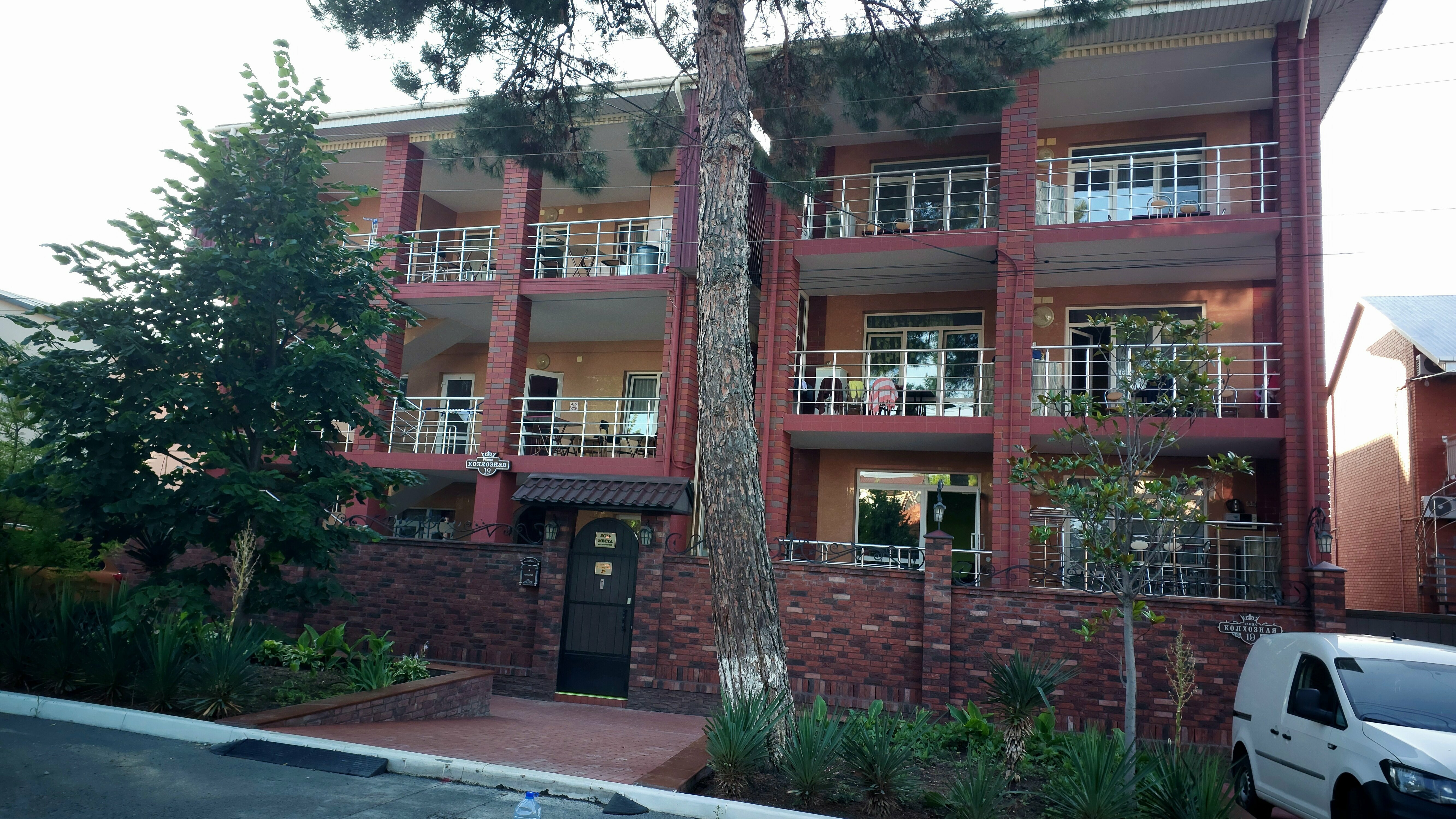 Полулюкс с балконом 2+2