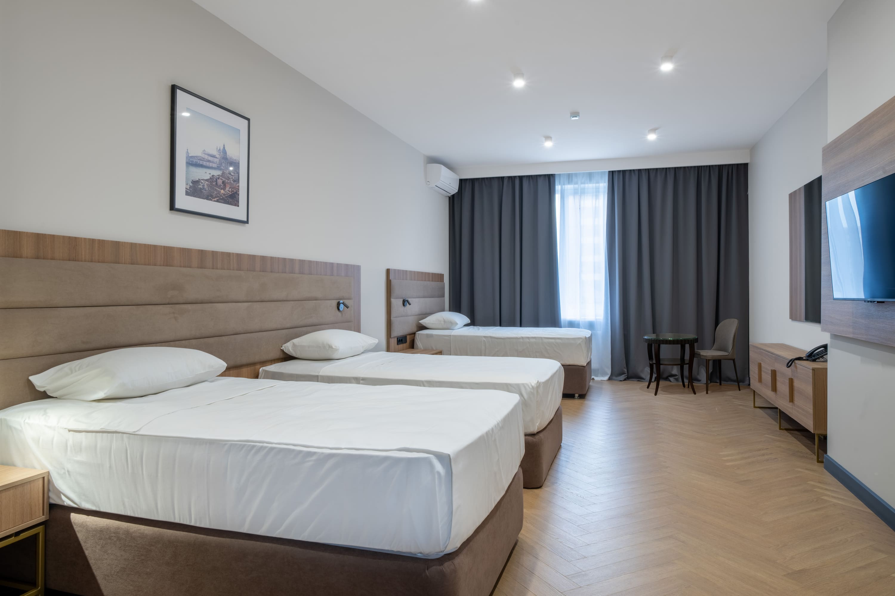 Джуниор сюит с тремя раздельными кроватями