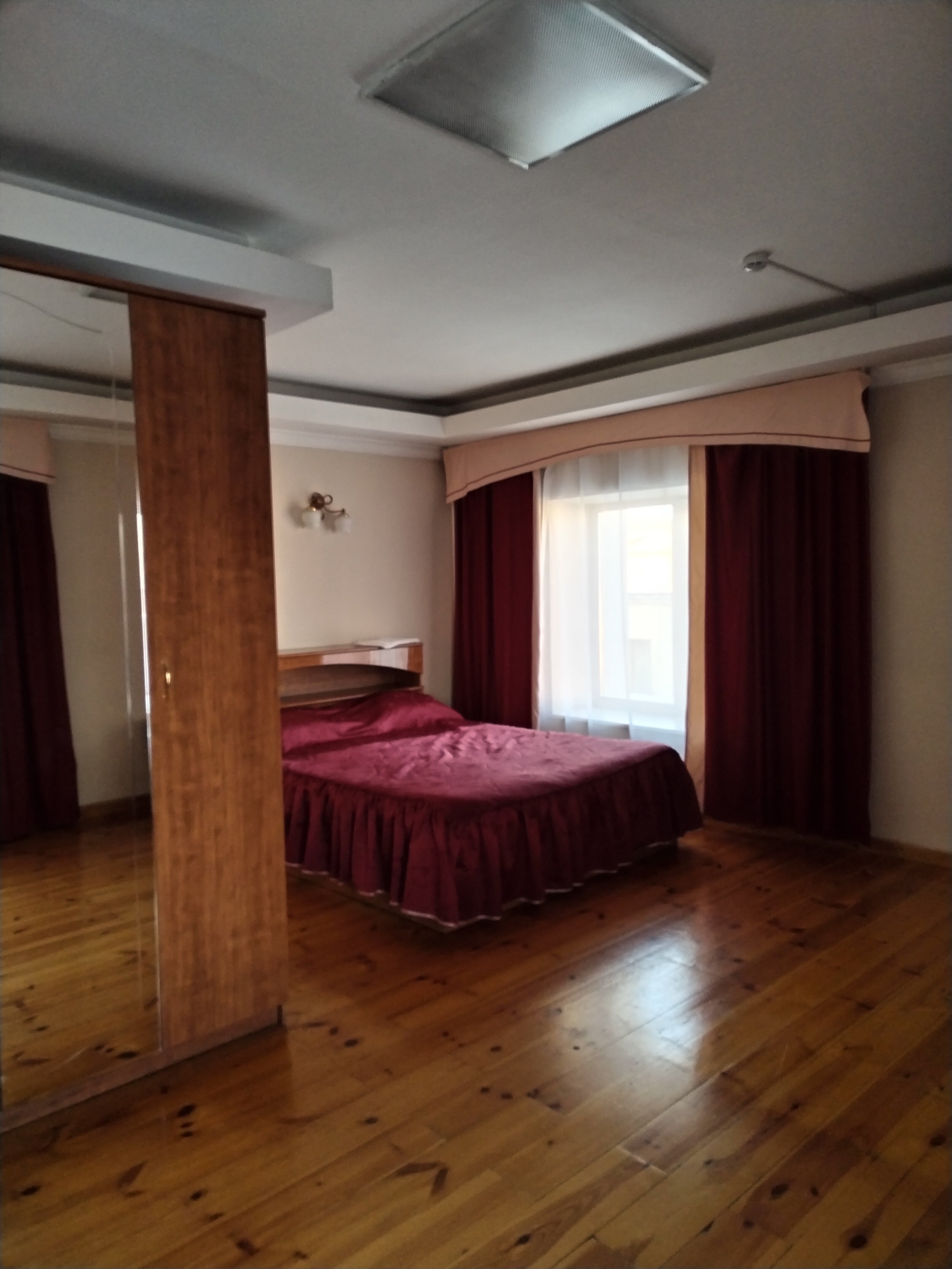 1  МЕСТНЫЙ ПОЛУЛЮКС