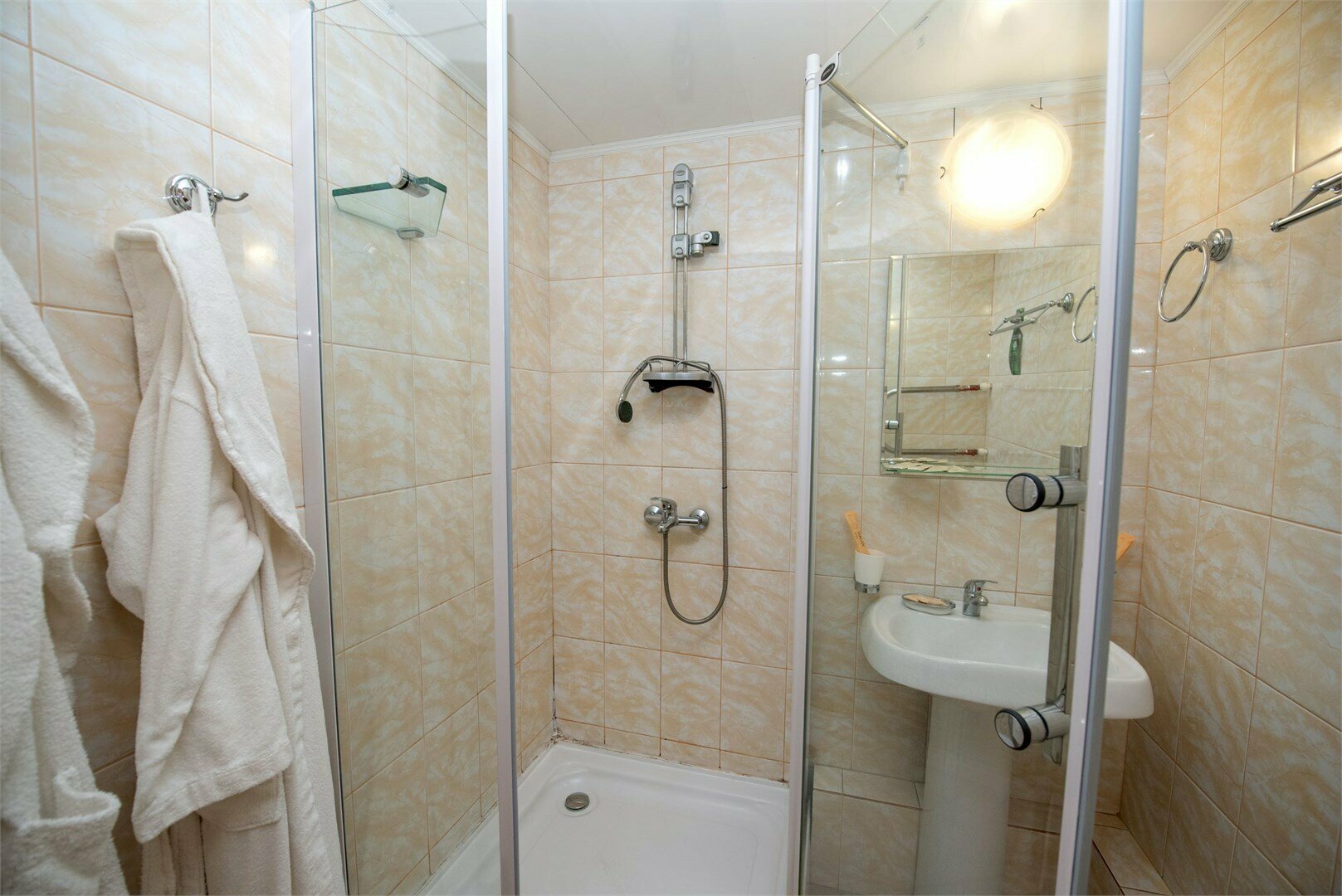 Комната 12 м2 в двухкомнатном номере