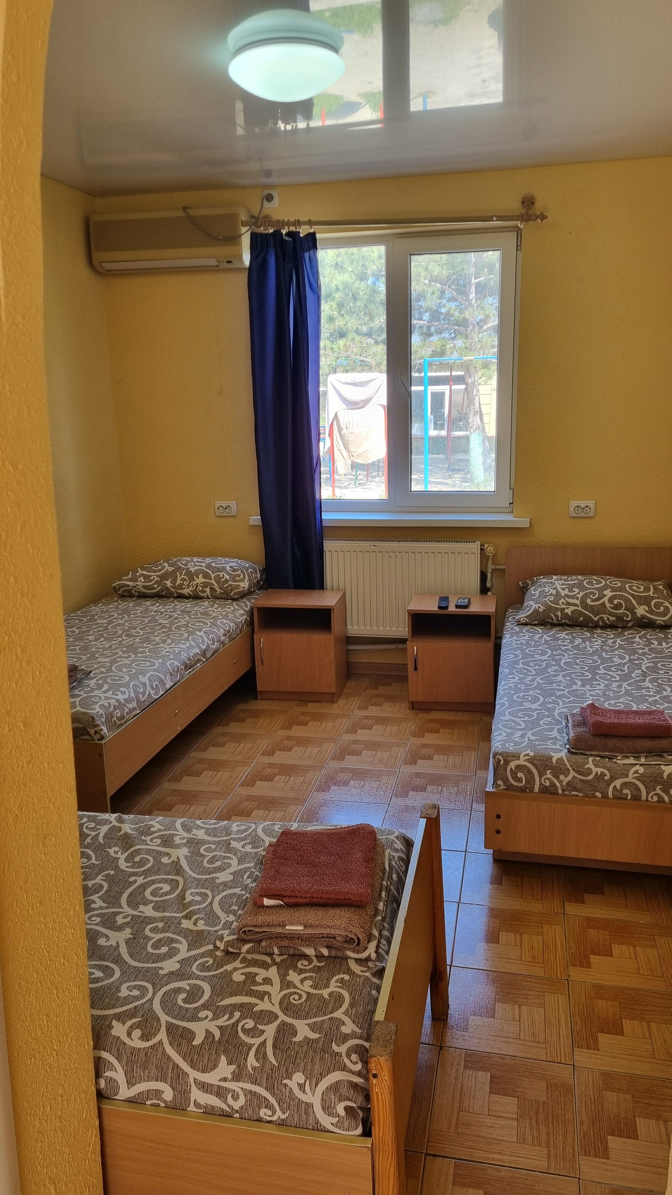 Трехместный номер «Комфорт» с душем