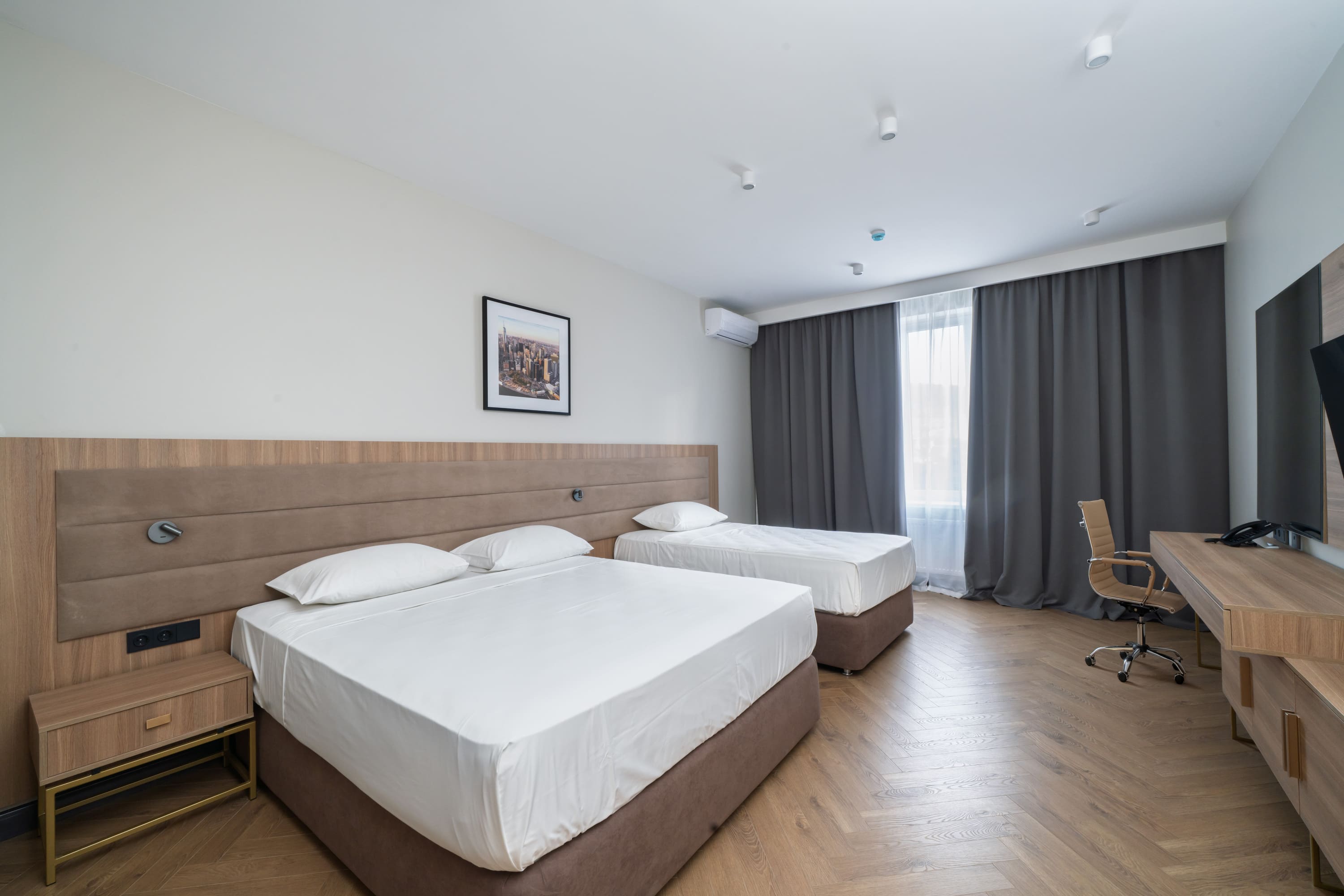 Джуниор сюит с кроватью King-size и односпальной кроватью