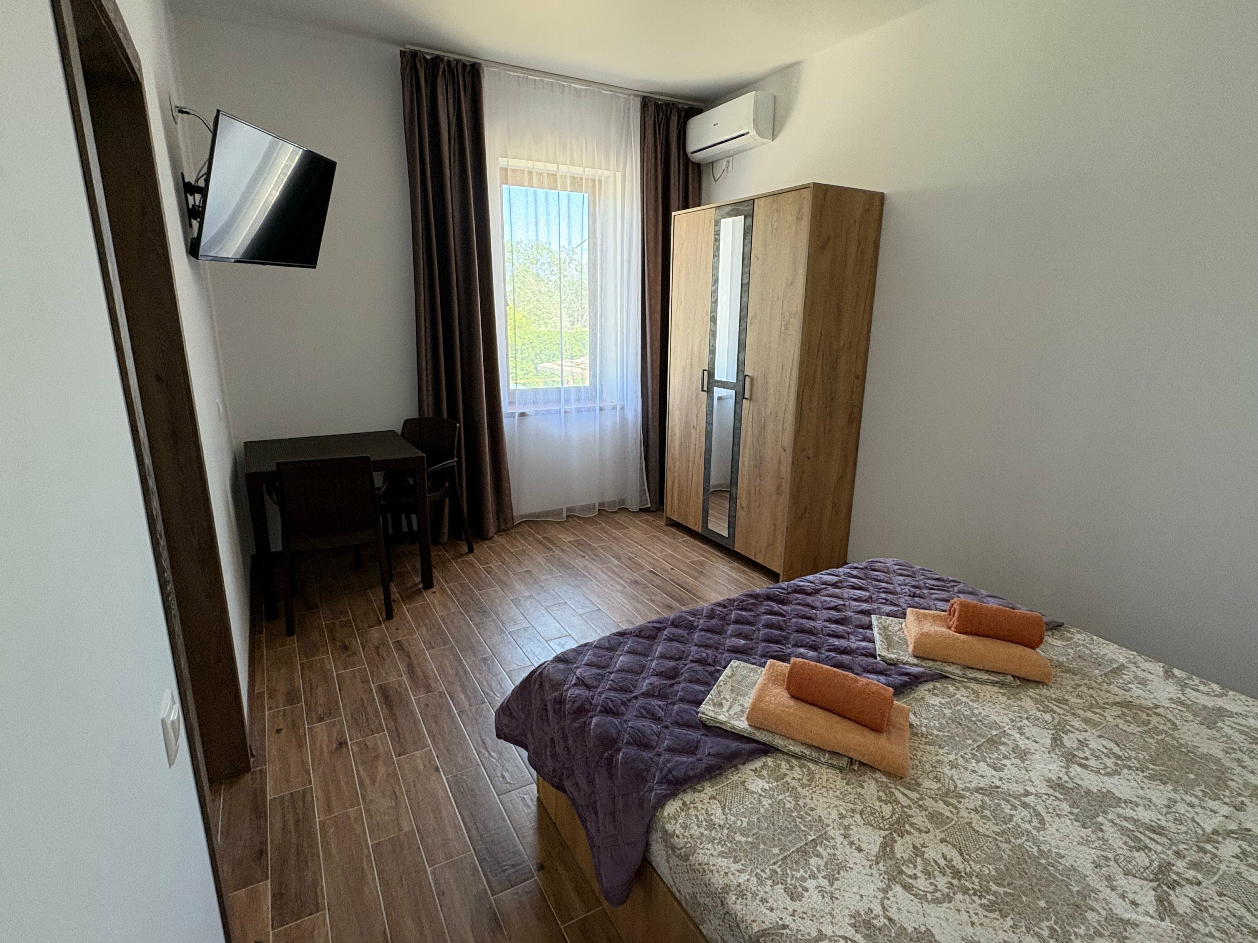 Четырехместный двухкомнатный номер с балконом