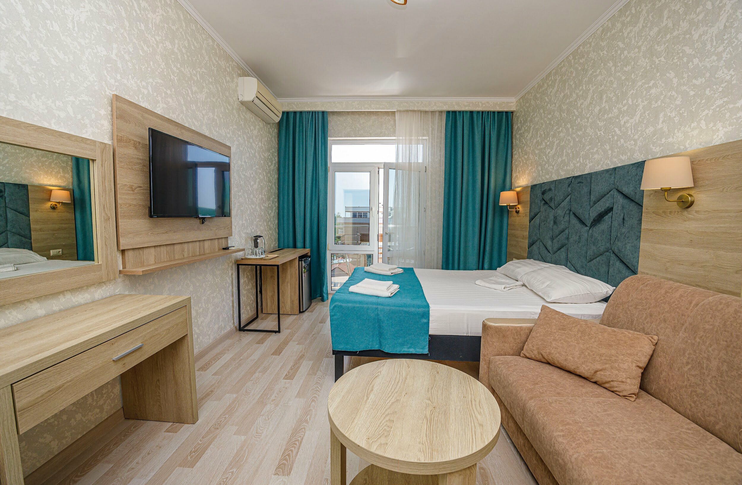 Делюкс с видом на бассейн