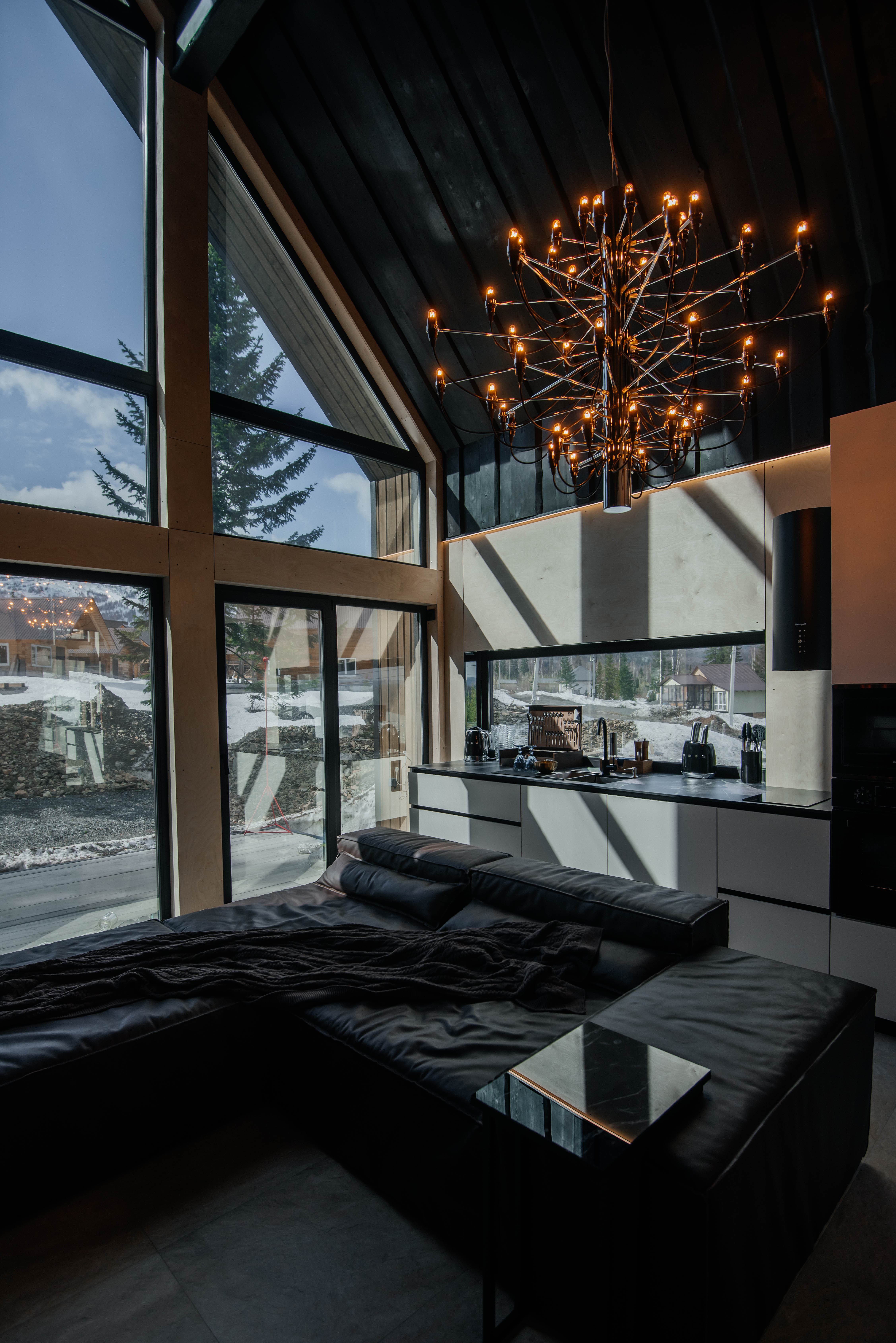 Шале Леонов