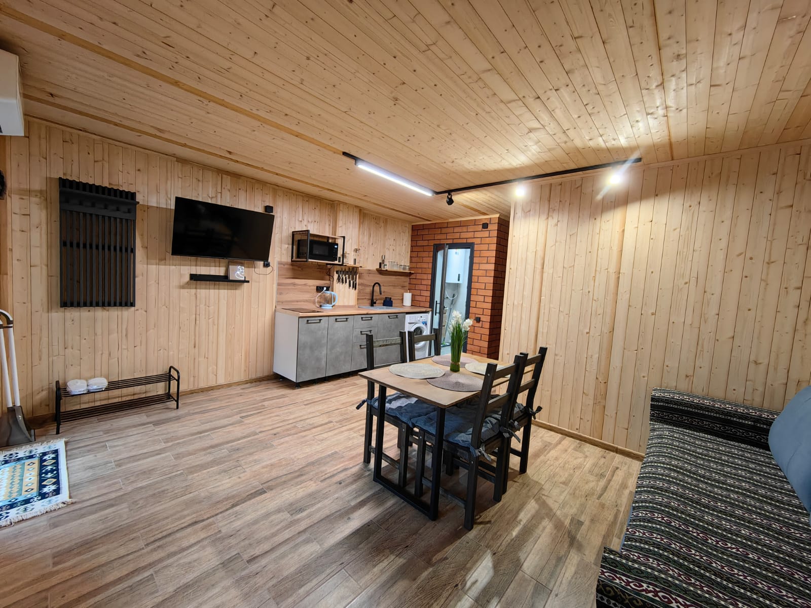 Семейный номер-студия с видом во двор ( 1 Этаж )