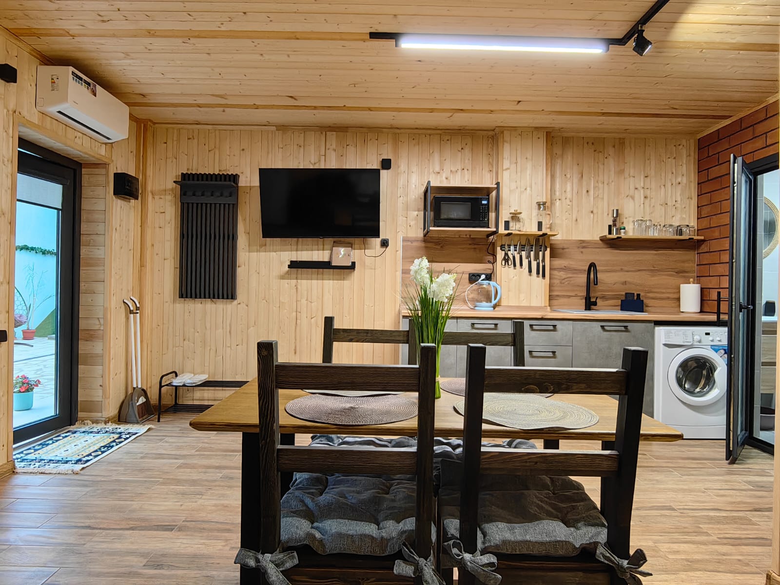 Семейный номер-студия с видом во двор ( 1 Этаж )