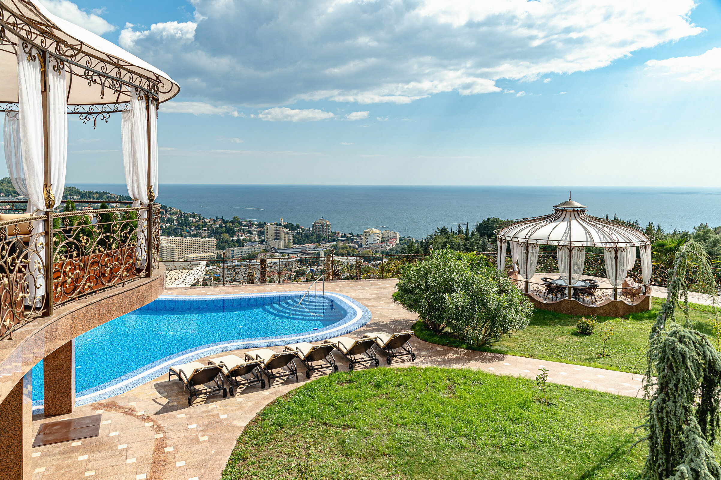 Вилла с видом на море