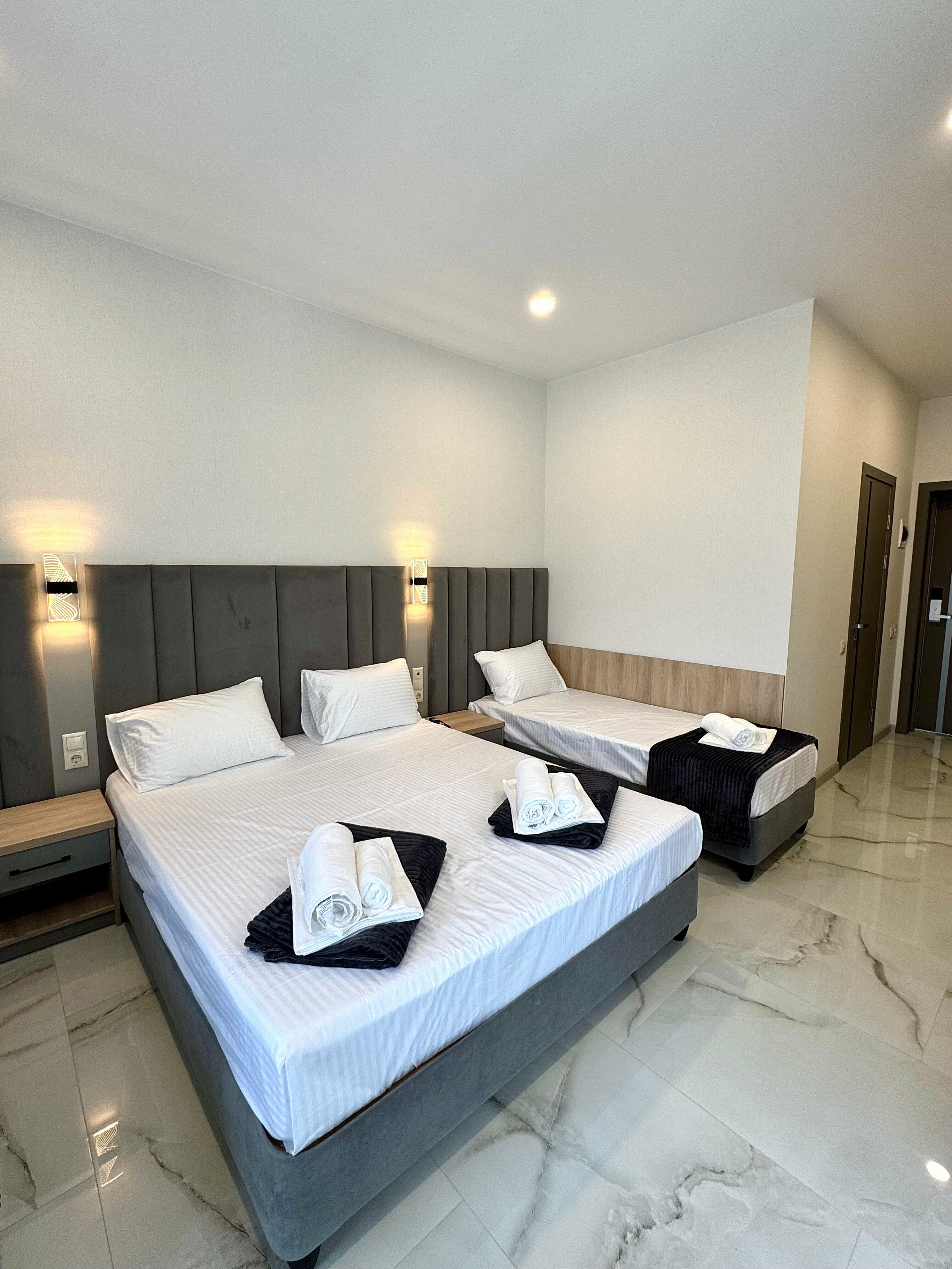 Трехместный номер с видом на бассейн