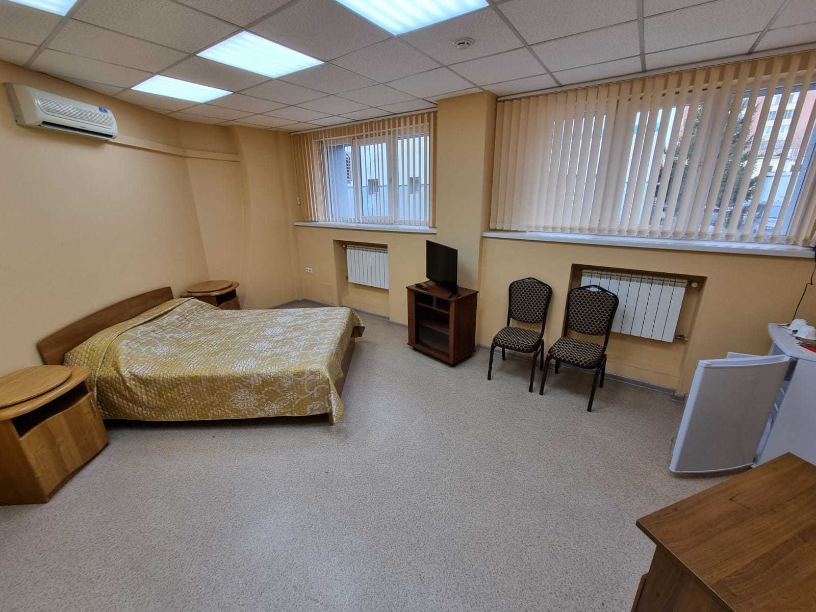 Семейный двухкомнатный номер с двумя полутораспальными кроватями