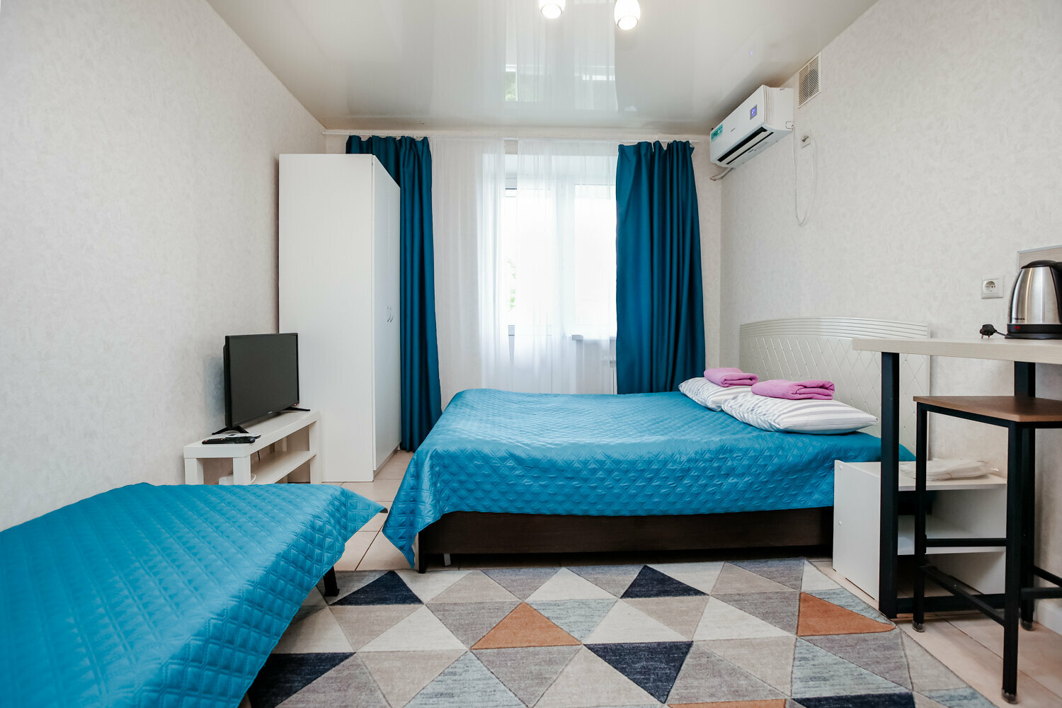 Жилая двухместная комната с балконом и общим санузлом С19-91 (White,Gold)