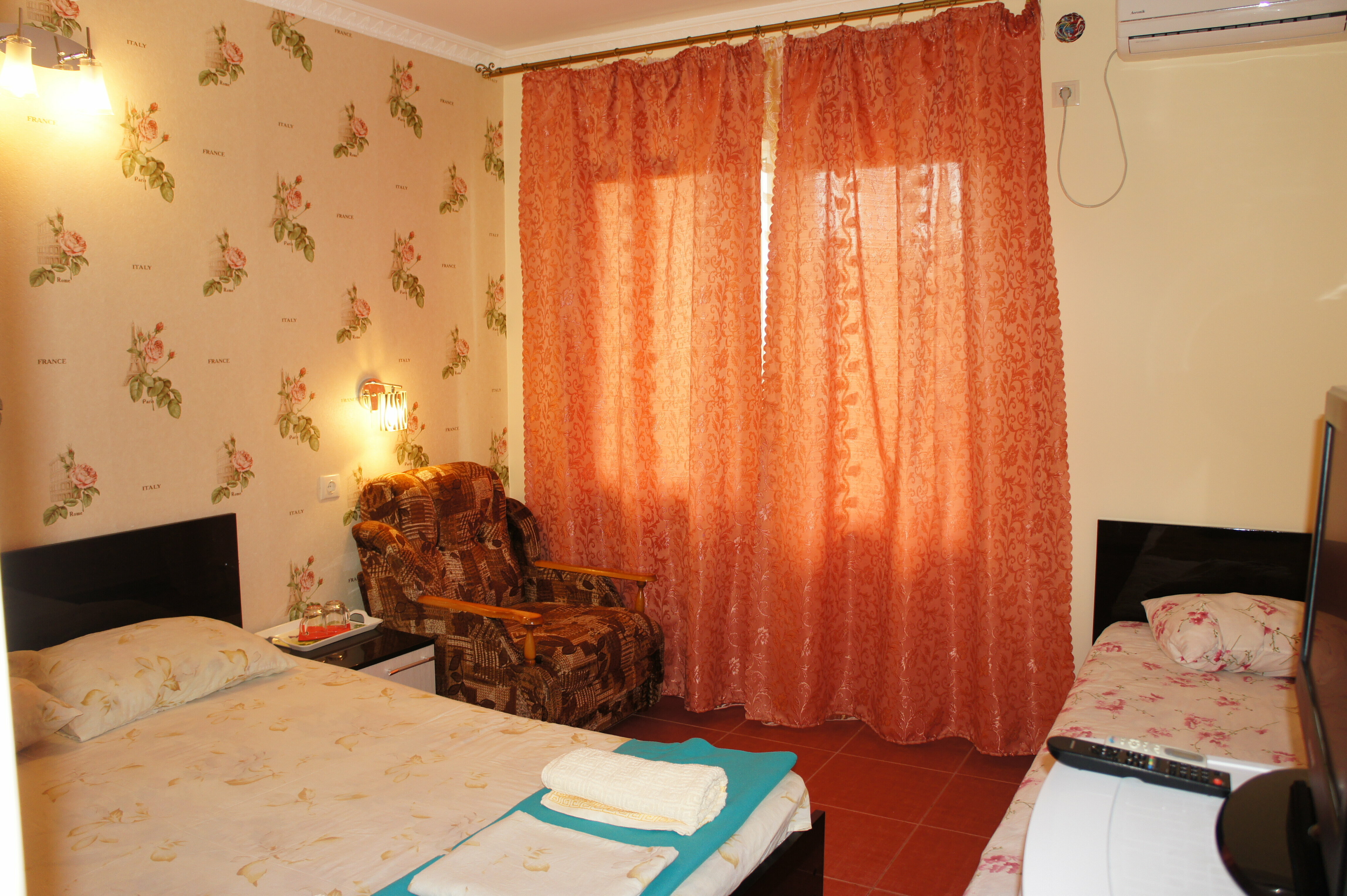 Трехместный стандарт ( + кресло кровать )