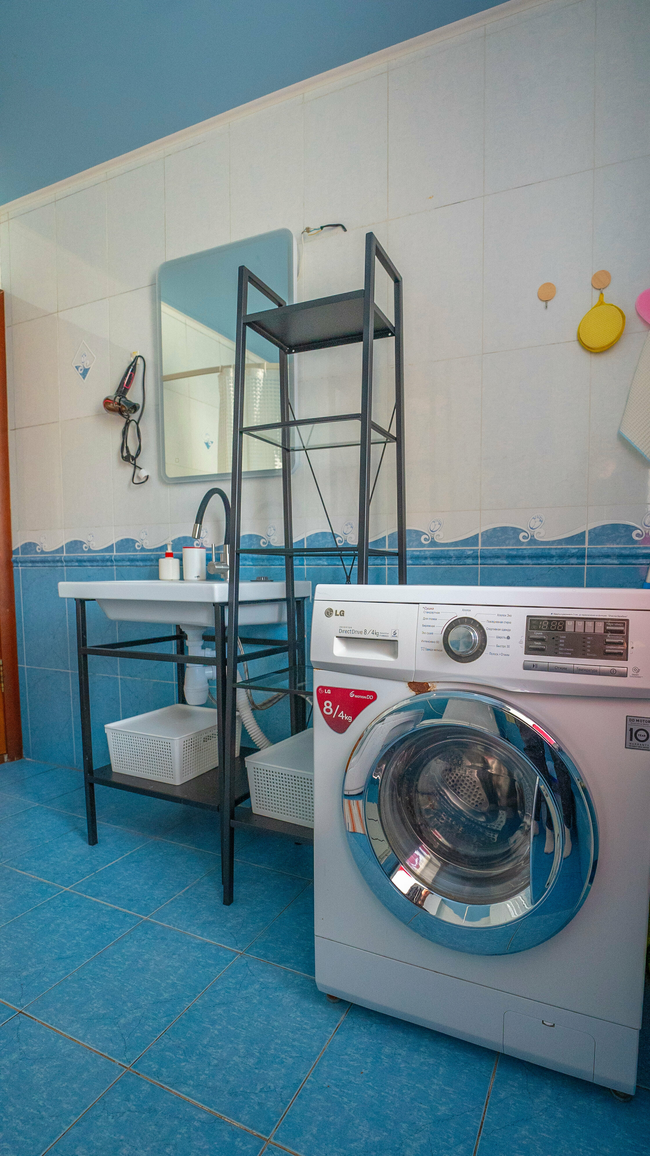 Жилая семейная комната с общим санузлом и кухней Ш10-1