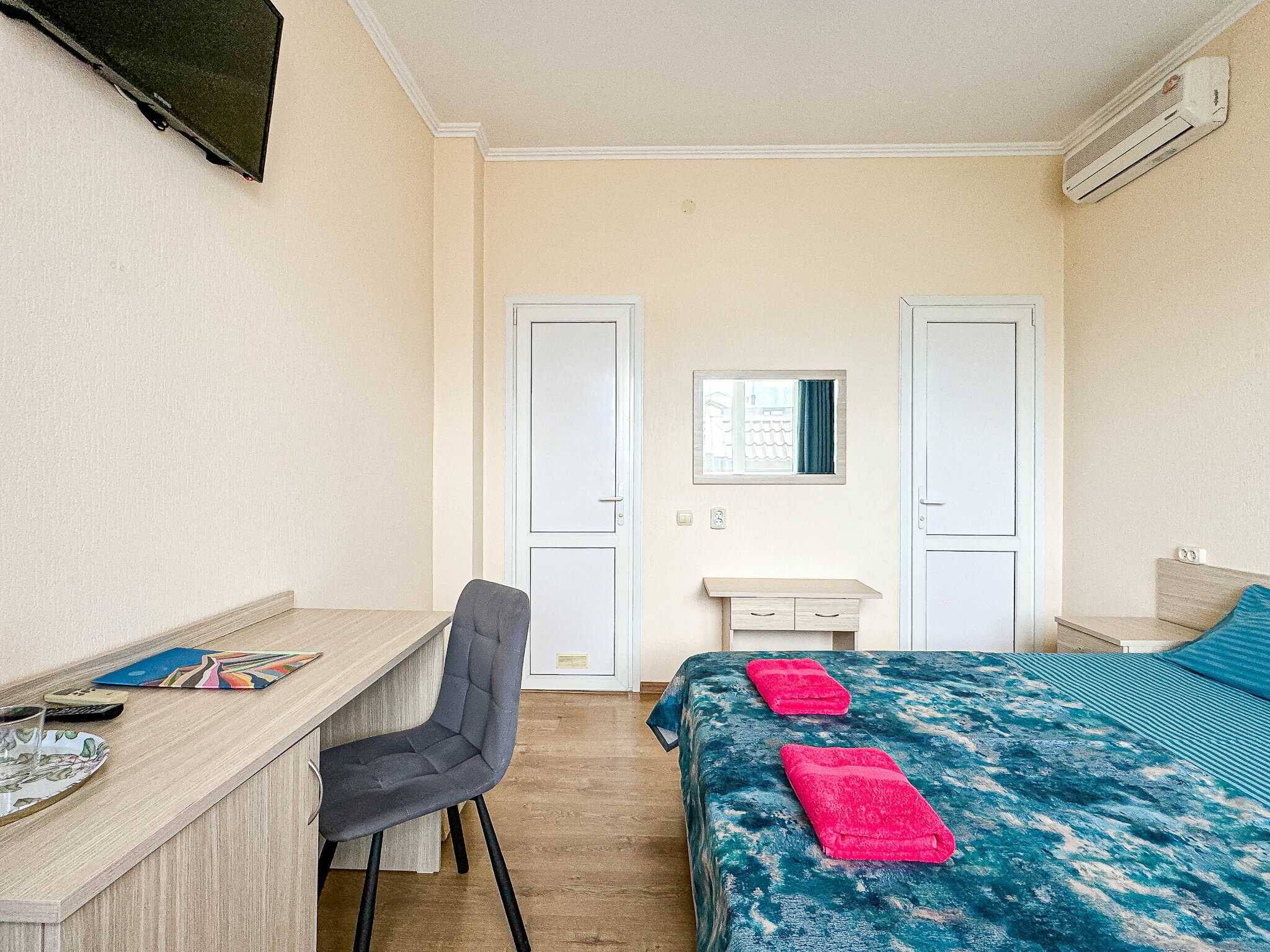 Двухместный номер с двухспальной кроватью с одним доп. местом