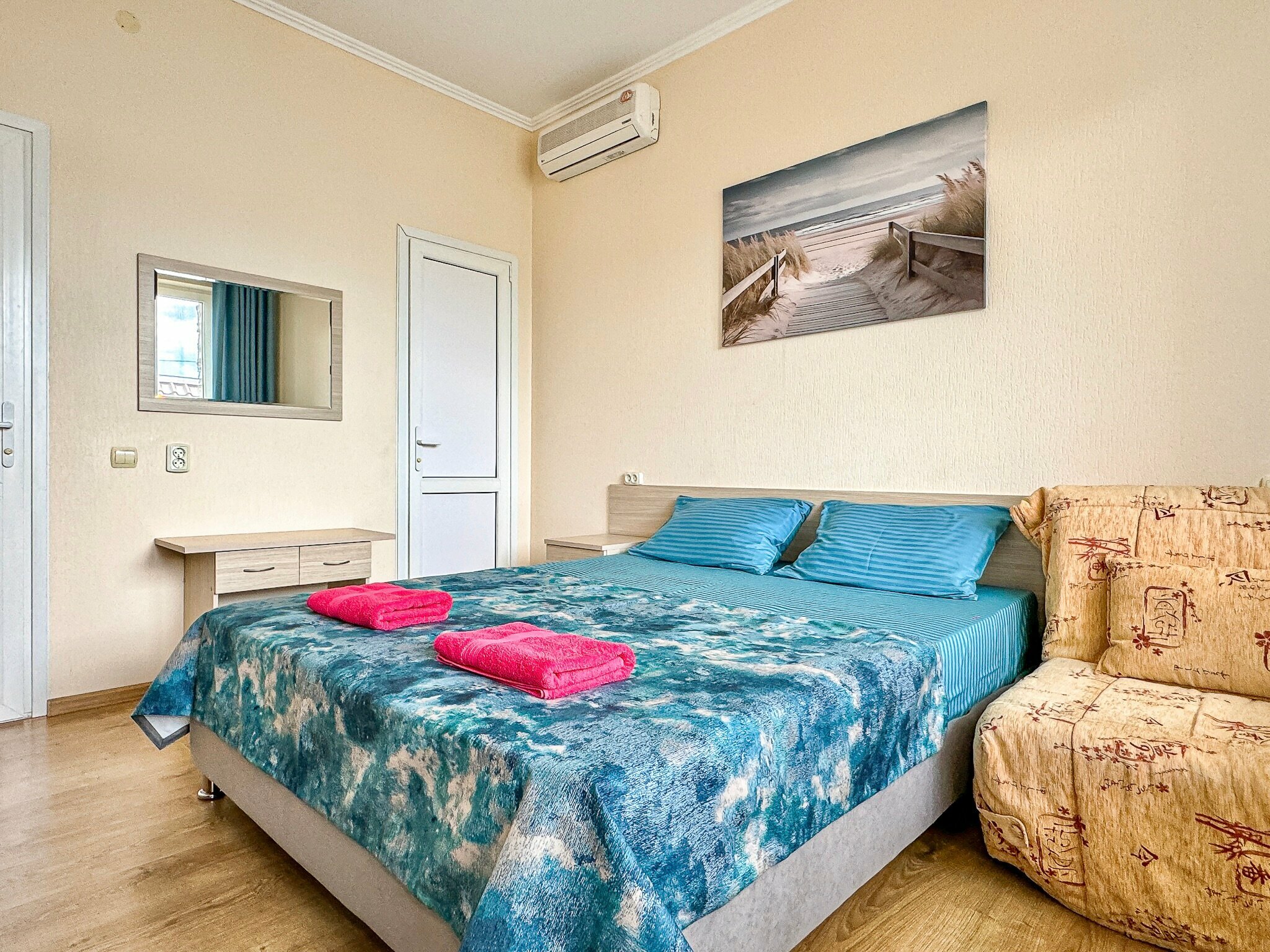 Двухместный номер с двухспальной кроватью с одним доп. местом