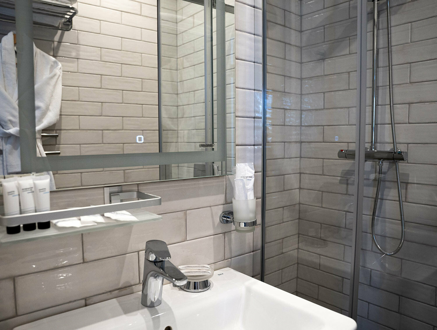 Джуниор Сюит