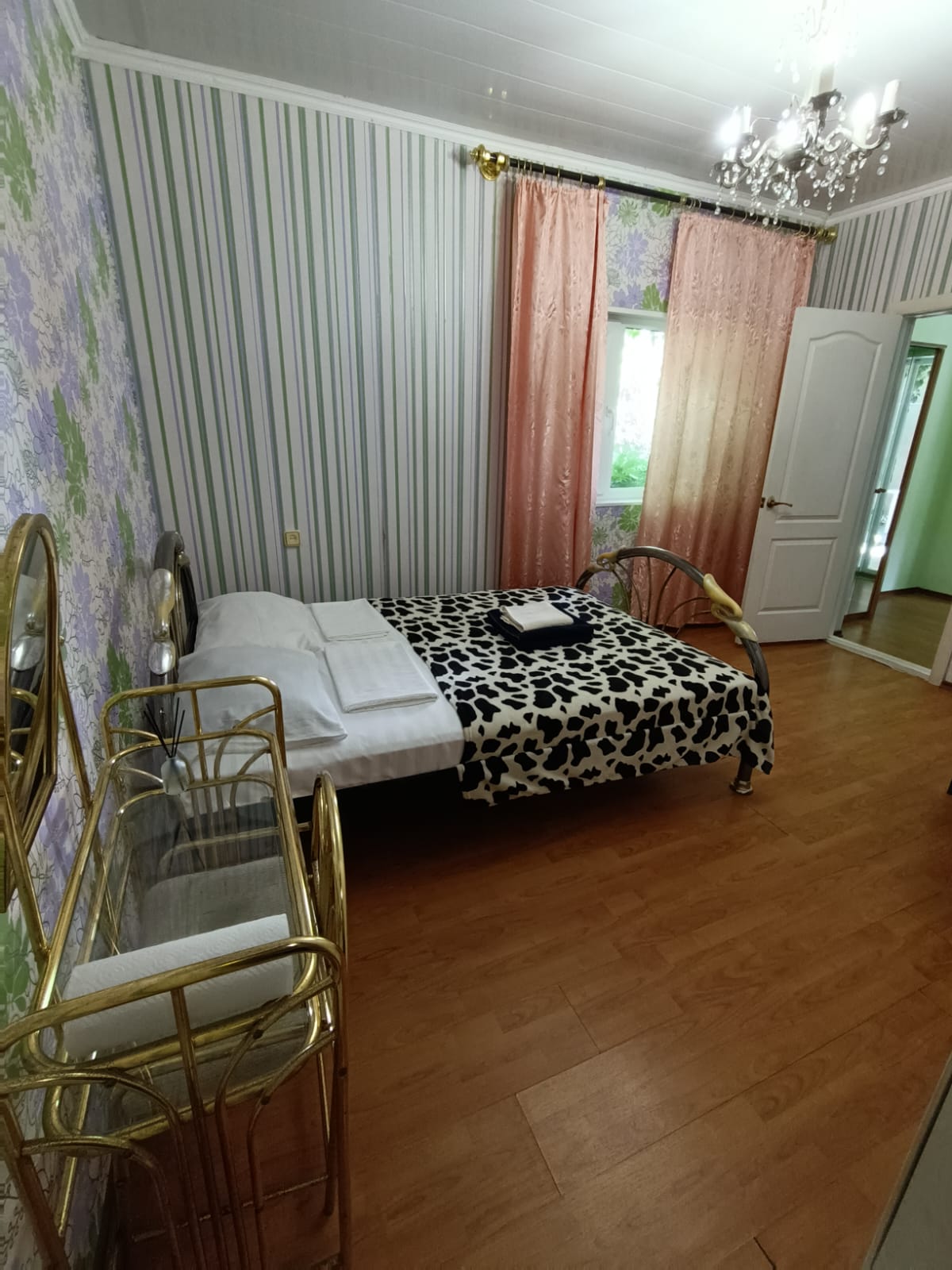 Домик  2-х комнатный с кухней