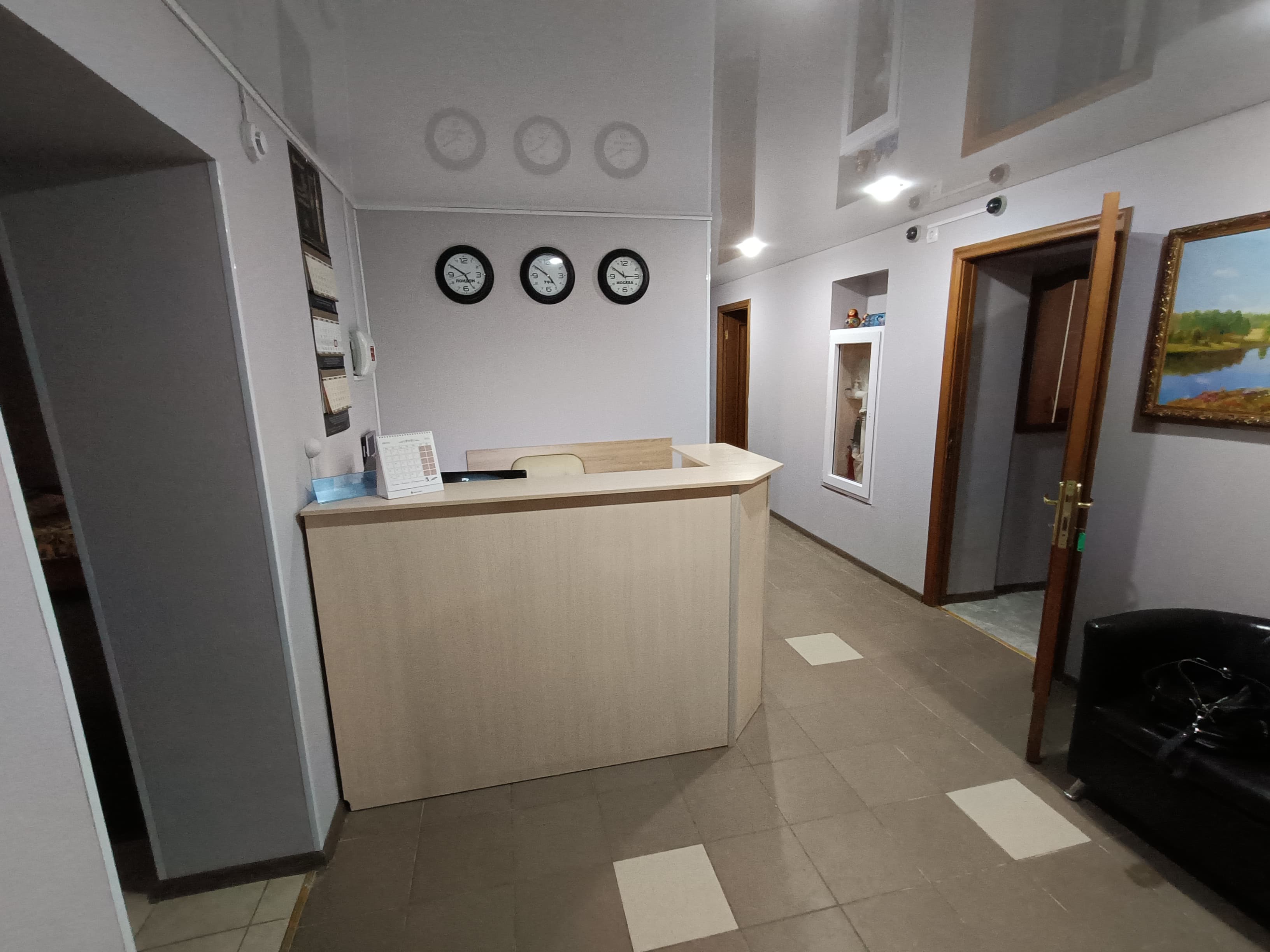 Двухместный номер с 2 отдельными кроватями и общей ванной комнатой