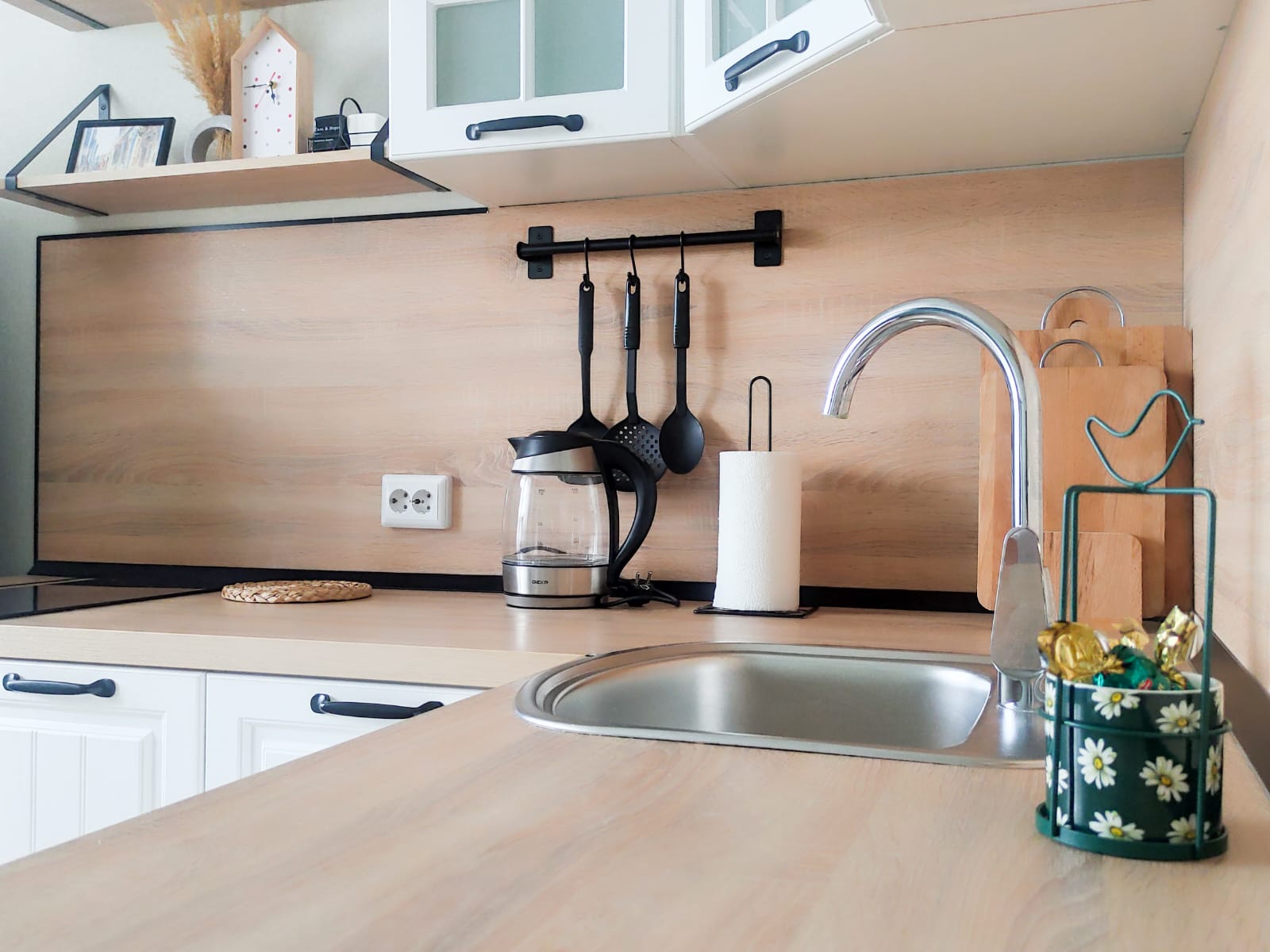 Классный Домик. 1-комнатная квартира с просторной кухней и видом на лес