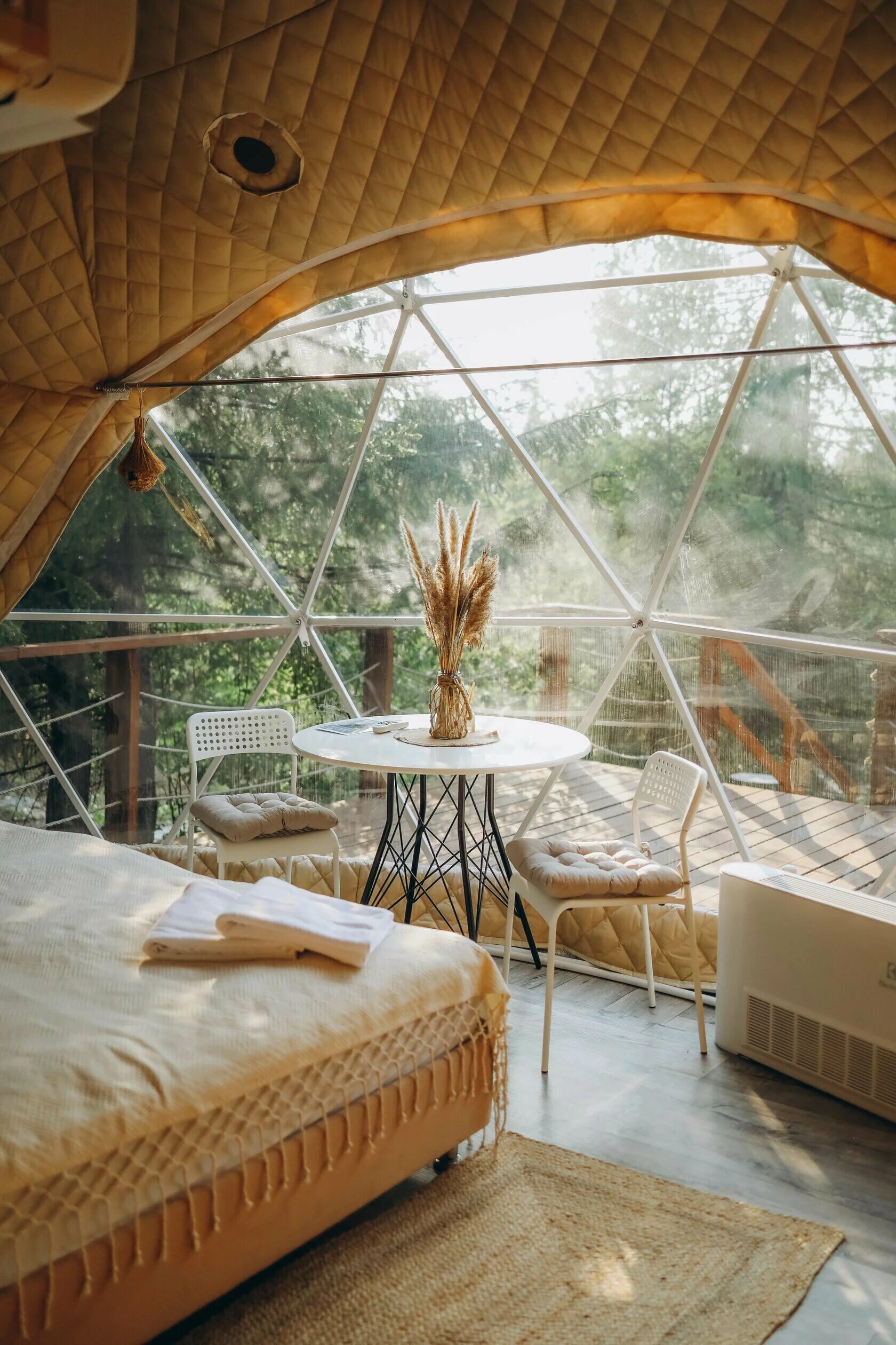 Шатер в лесу