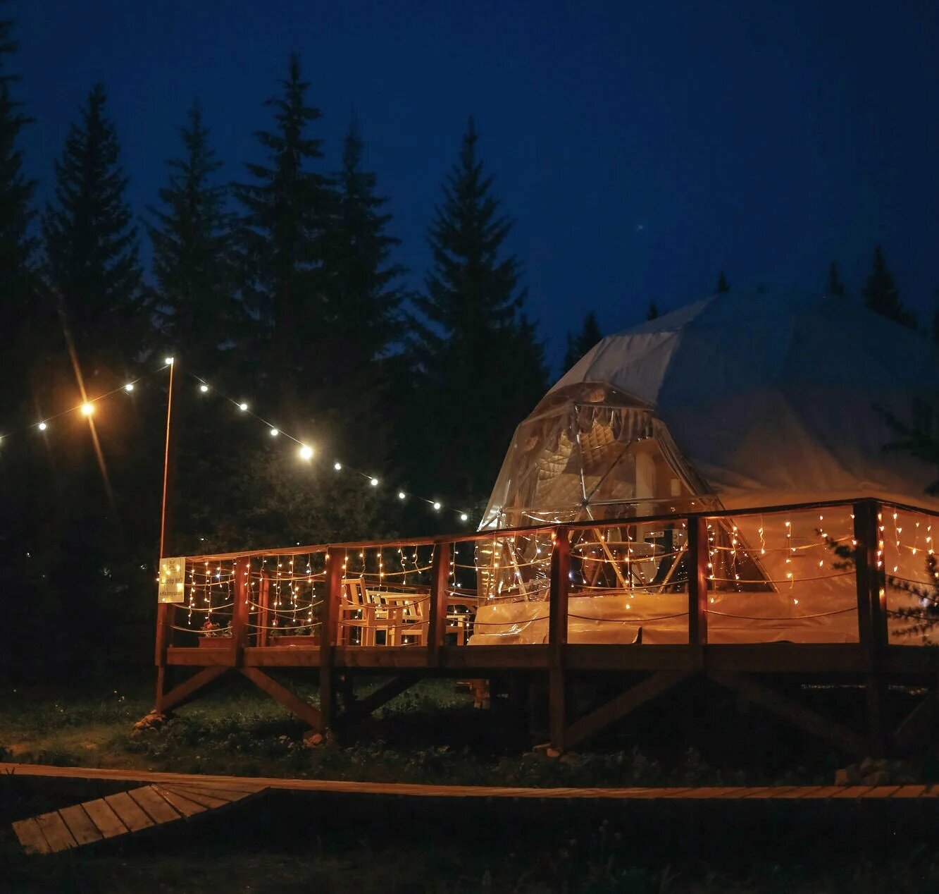 Шатер на опушке