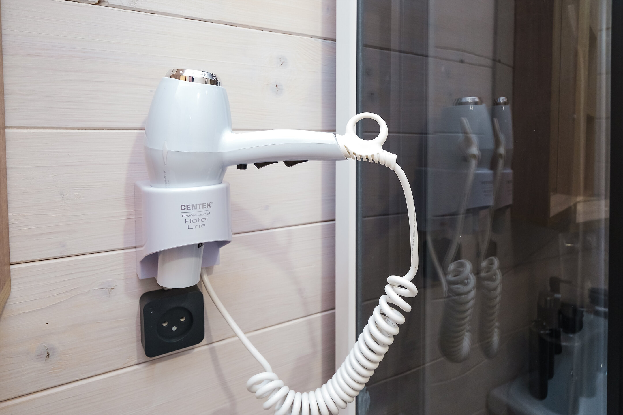 Двухместный номер с двуспальной кроватью и дополнительной кроватью