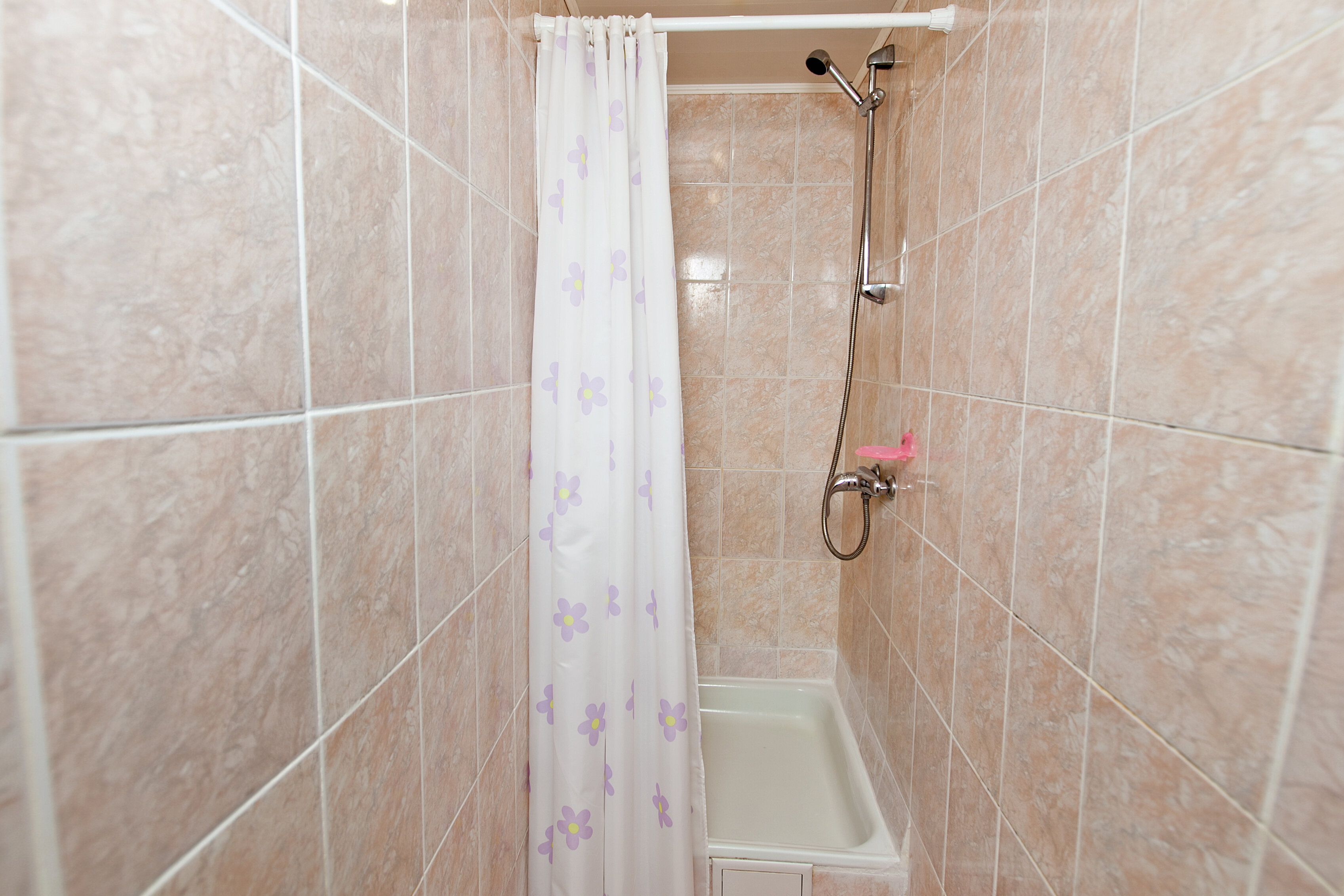 Номер эконом 2 категории с 3 односпальными кроватями (удобства на блок)