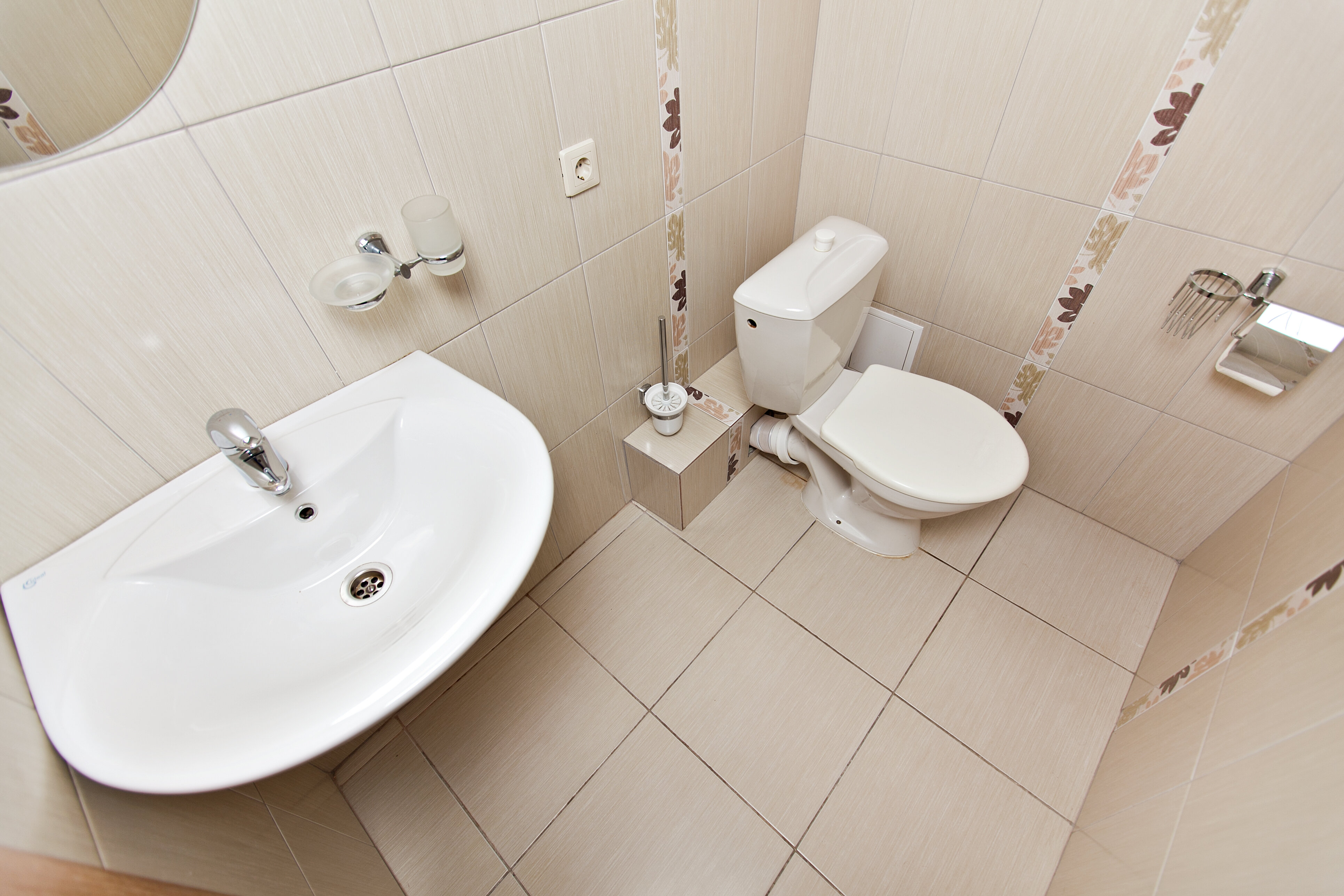 Номер комфорт с 2 односпальными кроватями (удобства на блок)