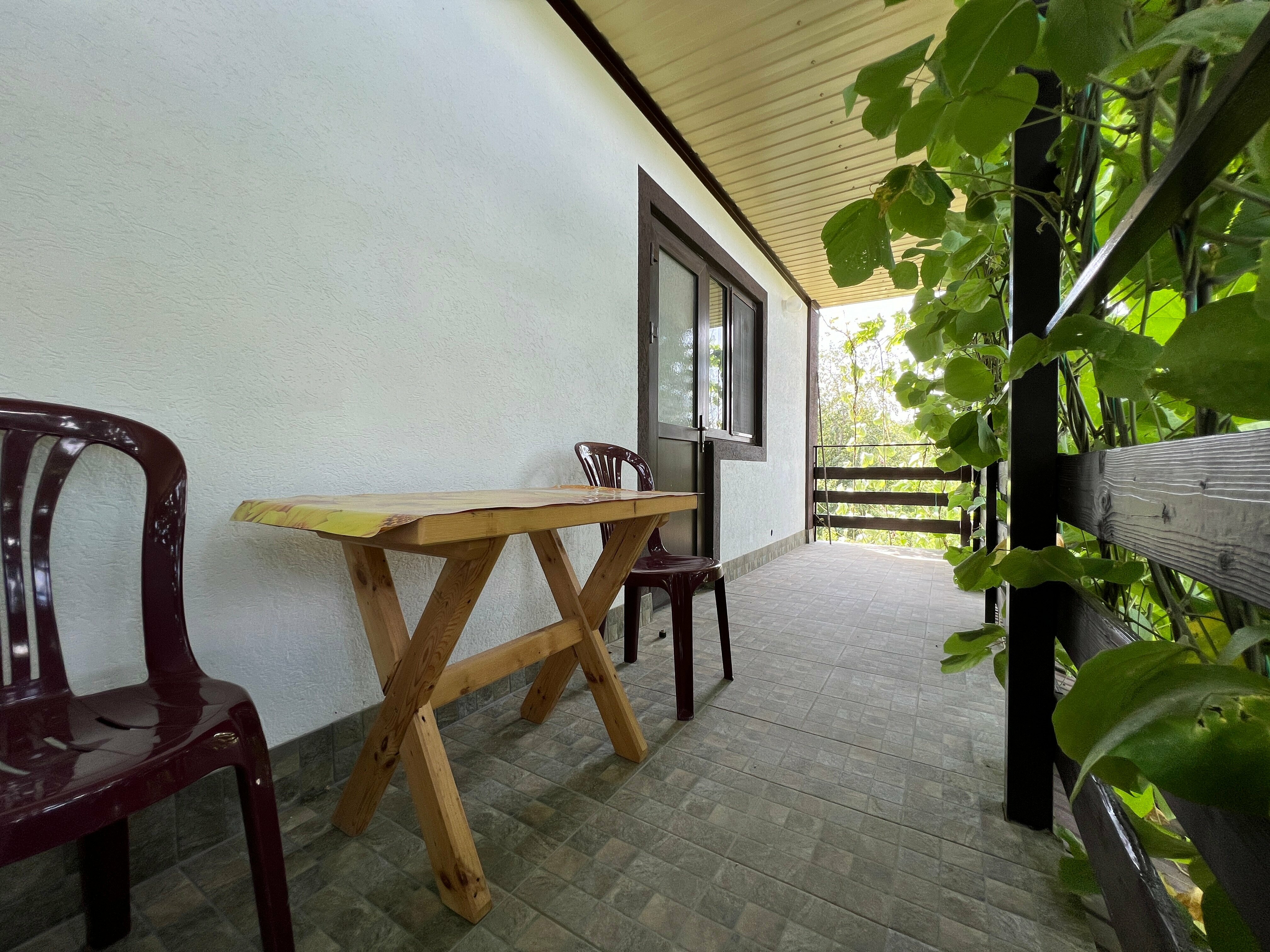 Двухместный номер с 1 кроватью, балконом и видом на горы.