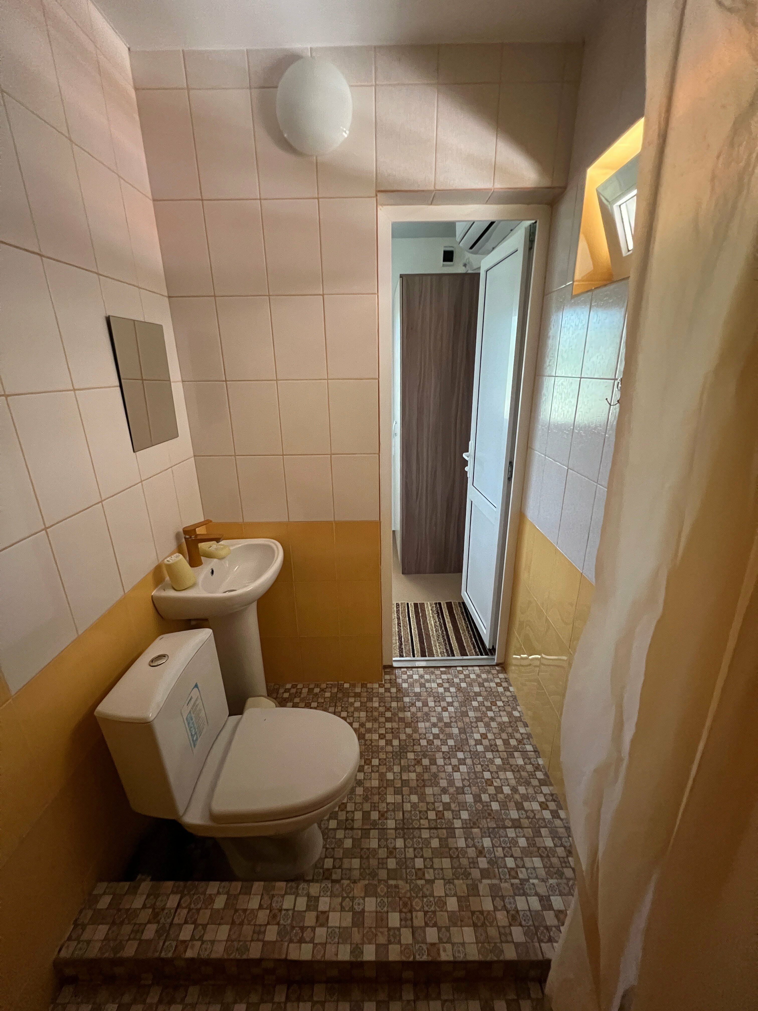 Двухместный номер с 1 кроватью, балконом и видом на горы.