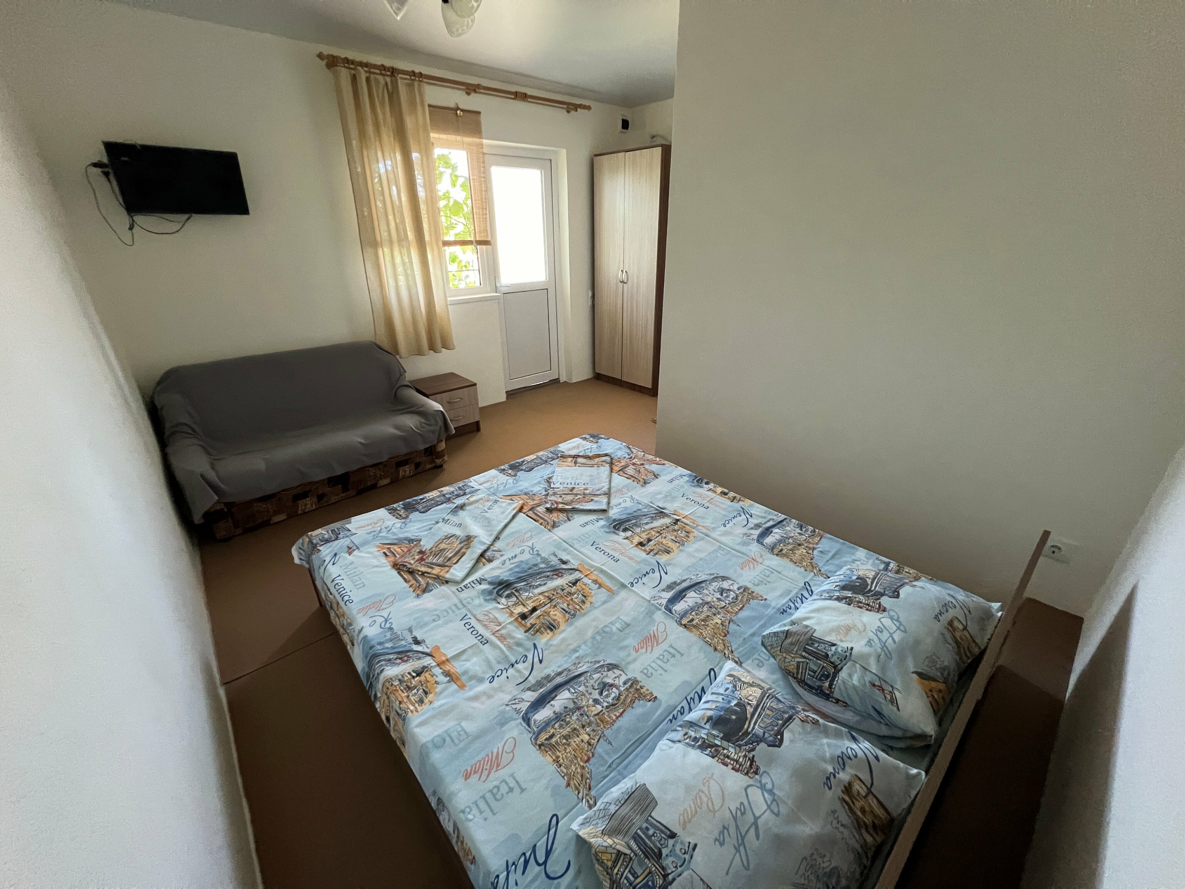 Двухместный номер с 1 кроватью, балконом и видом на горы.