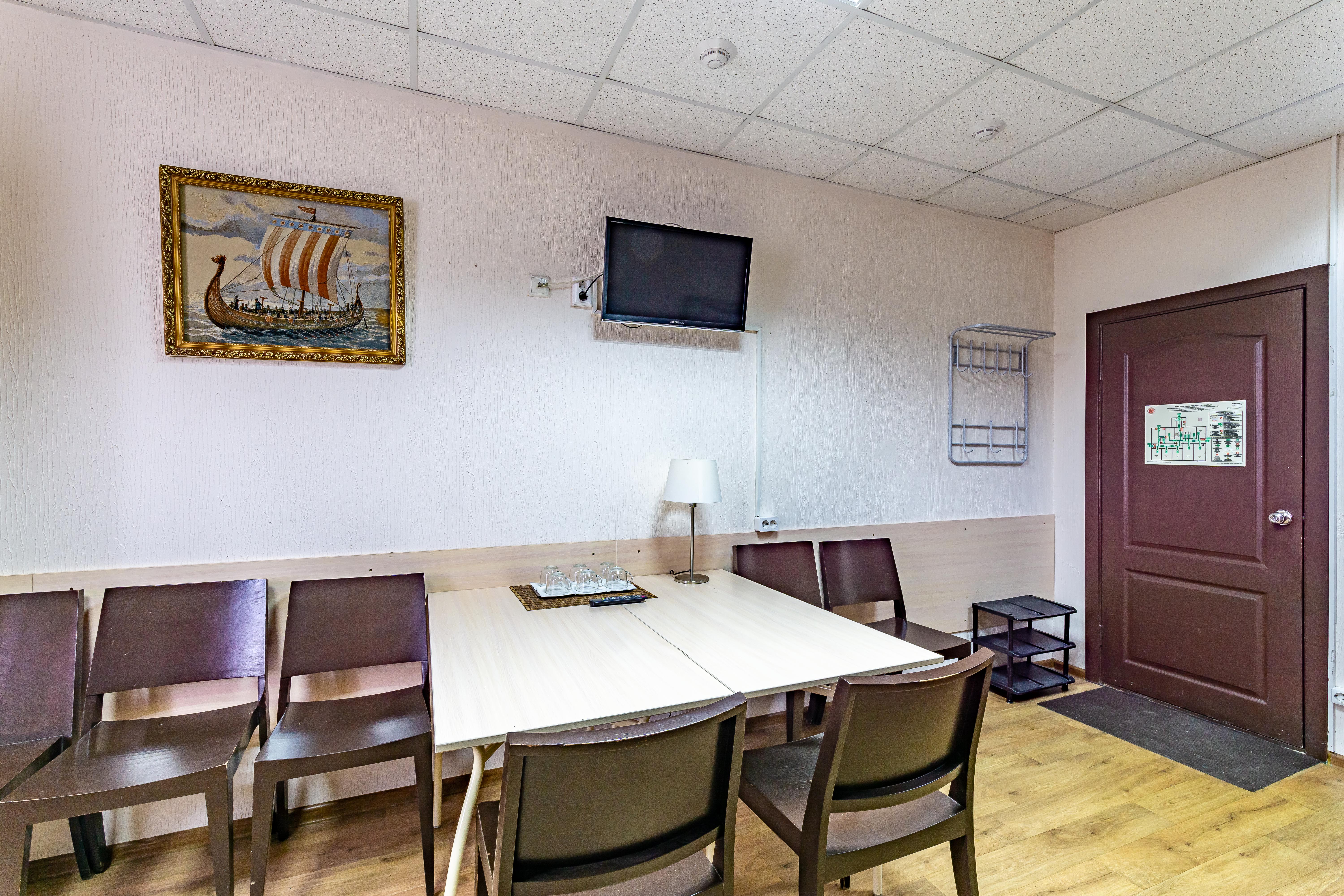 Спальное место на двухъярусной кровати в общем номере для мужчин