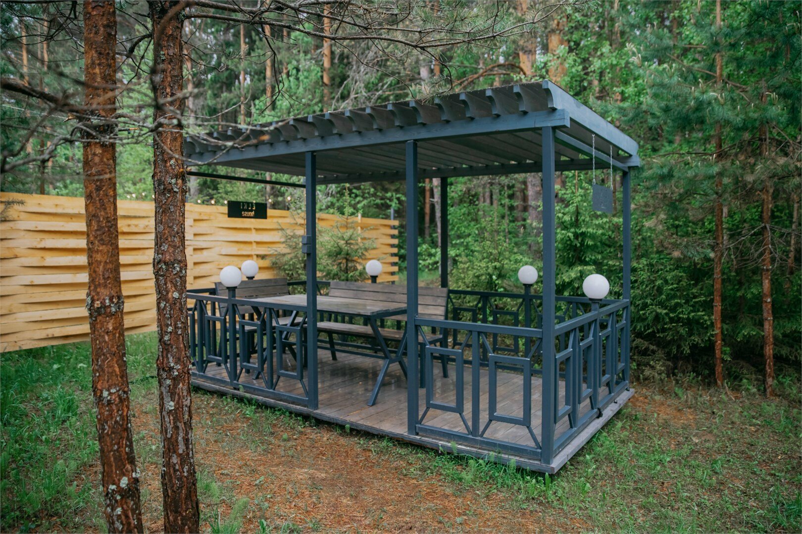 Дом с видом на лес