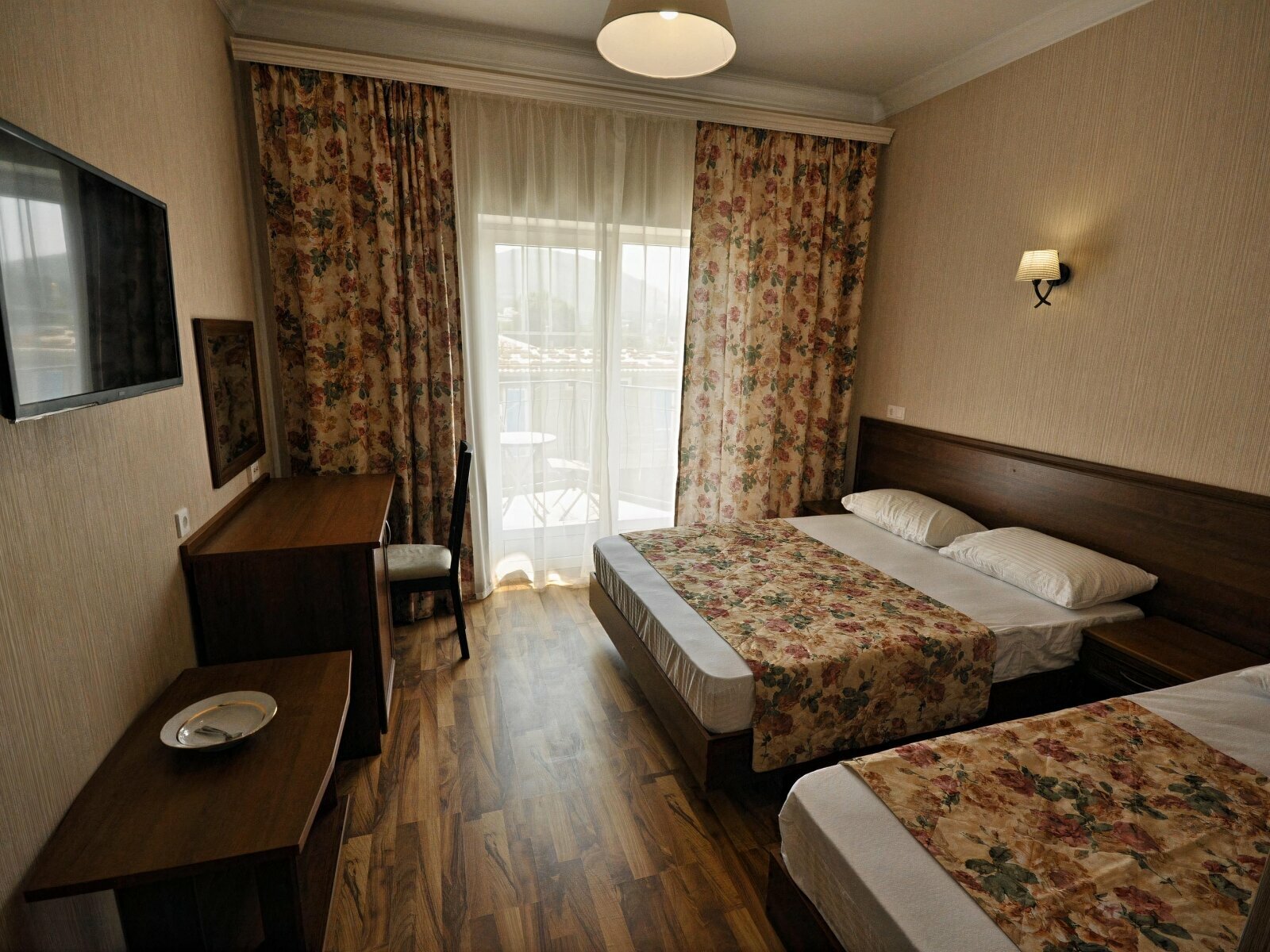 Трехместный номер с балконом