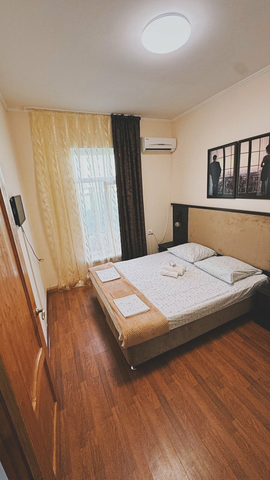 Номер-студия с кроватью размера "king-size" и диван-кроватью