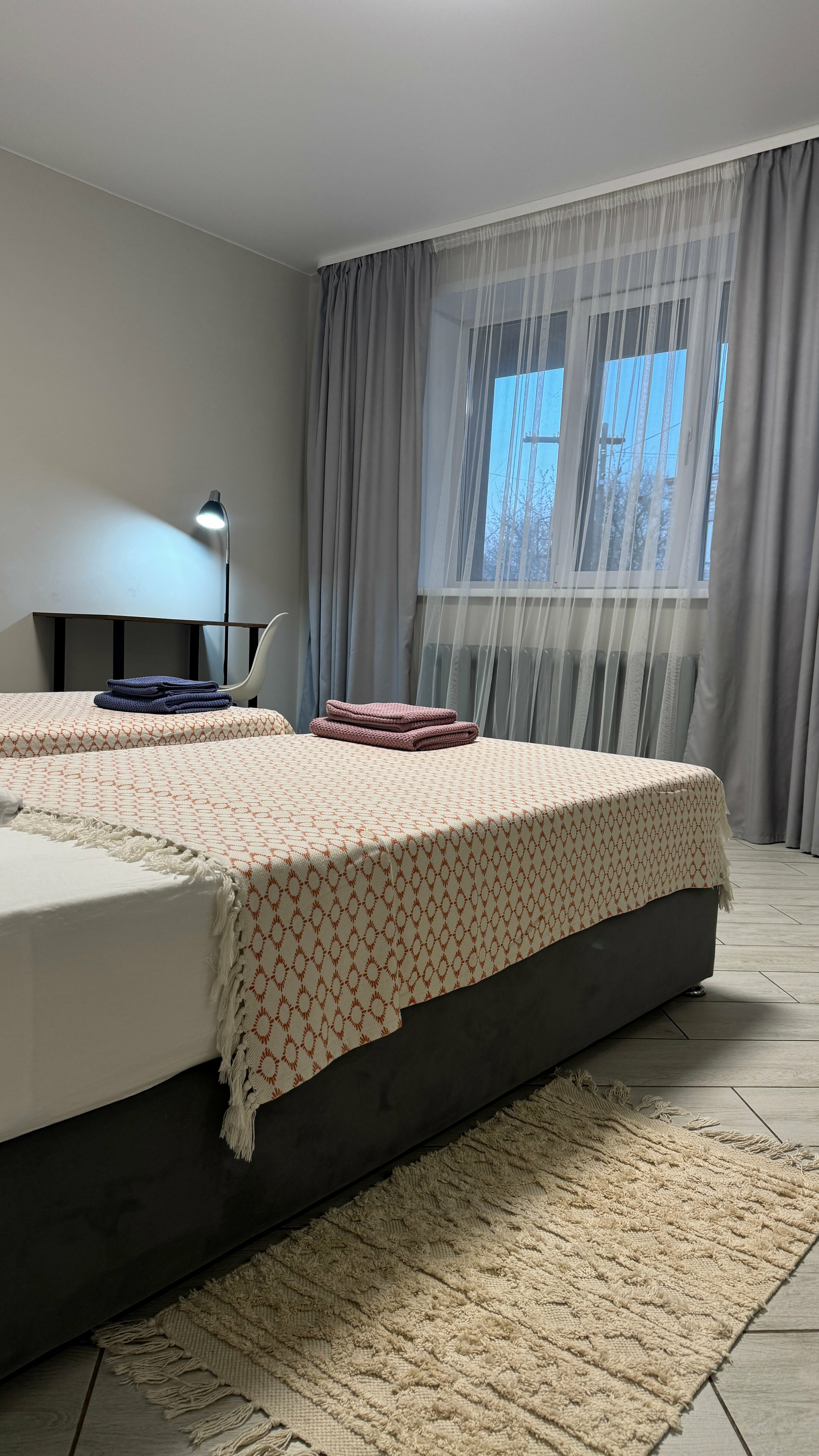 Четырехместный номер с кухней и удобствами в номере.