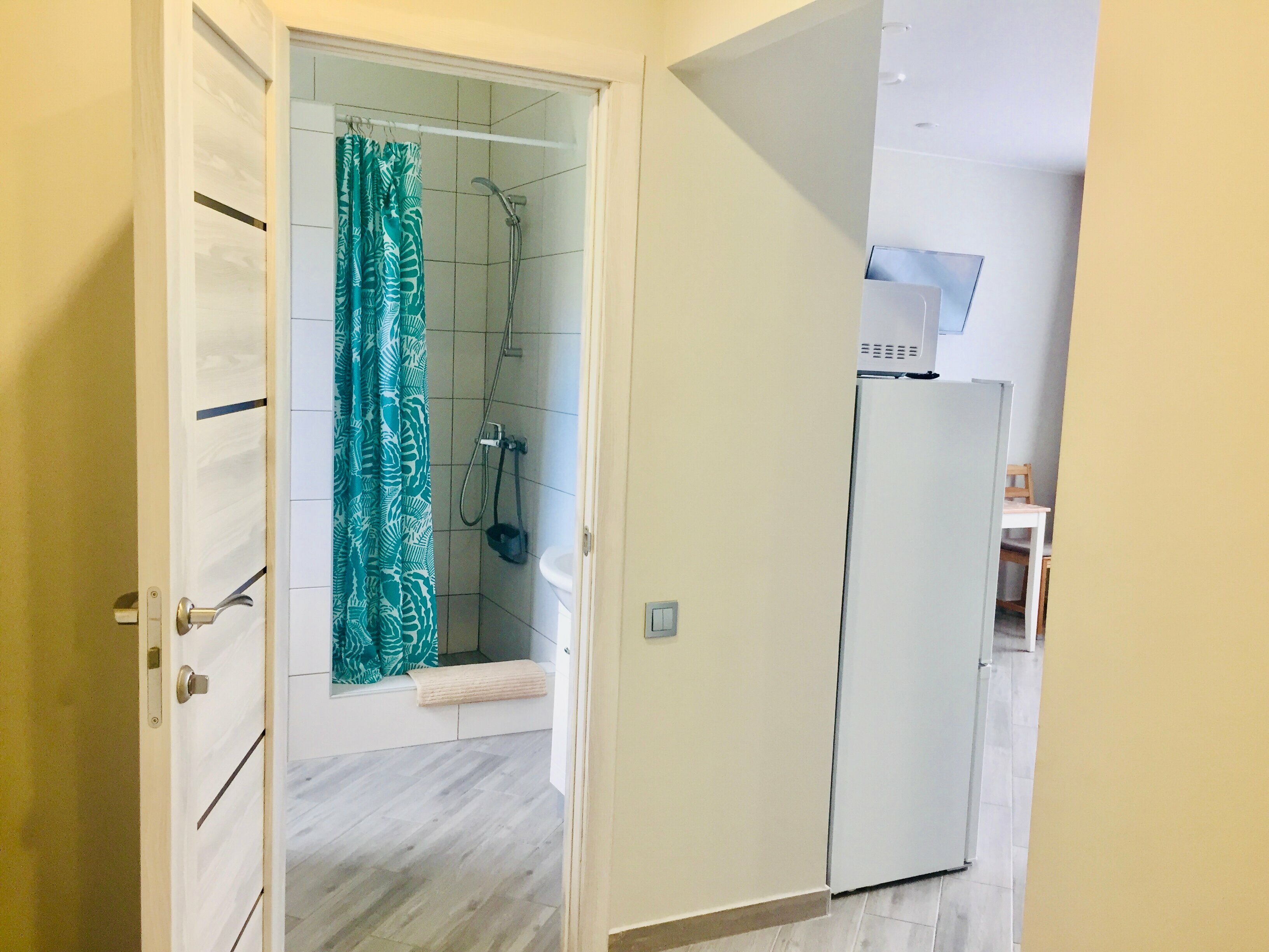 Четырехместный номер, с изолированной спальней, с кухней, удобствами в номере.