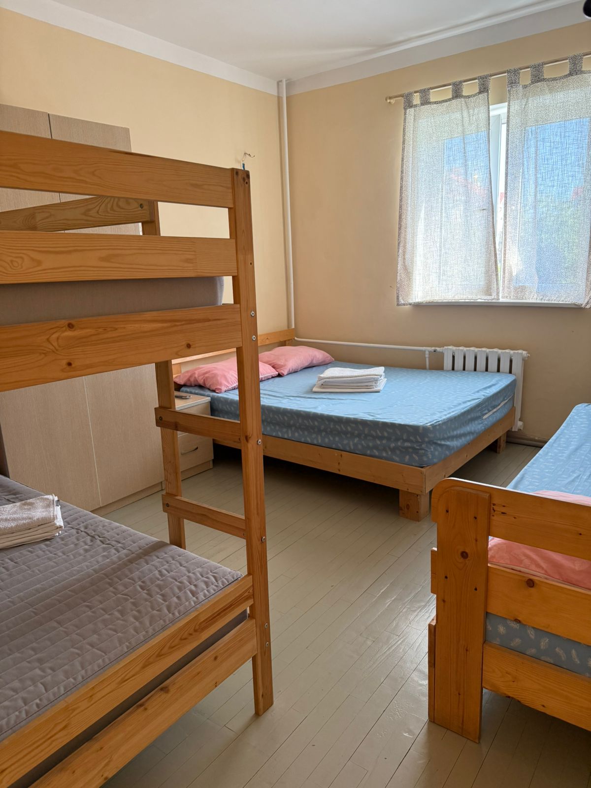 Четырехместный номер эконом-класса с общими удобствами на этаже