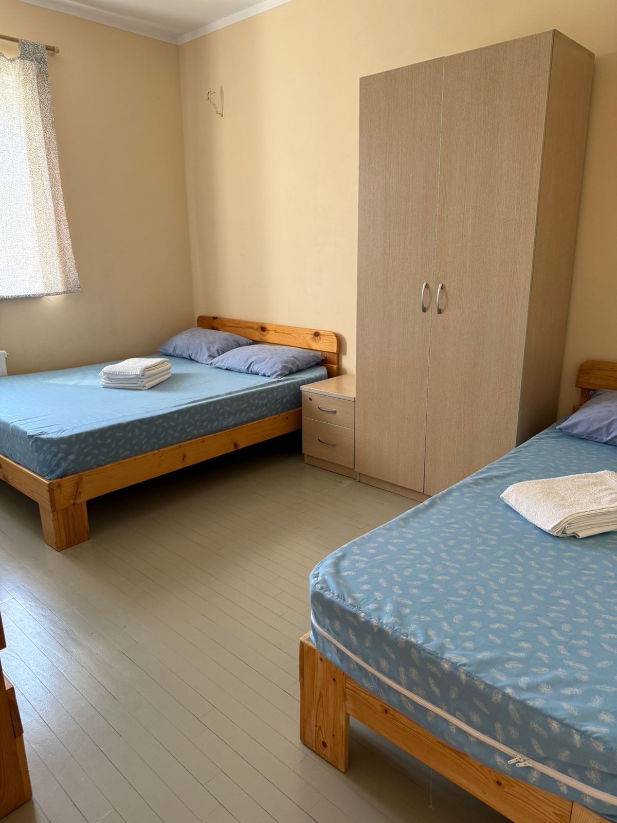 Четырехместный номер эконом-класса с общими удобствами на этаже