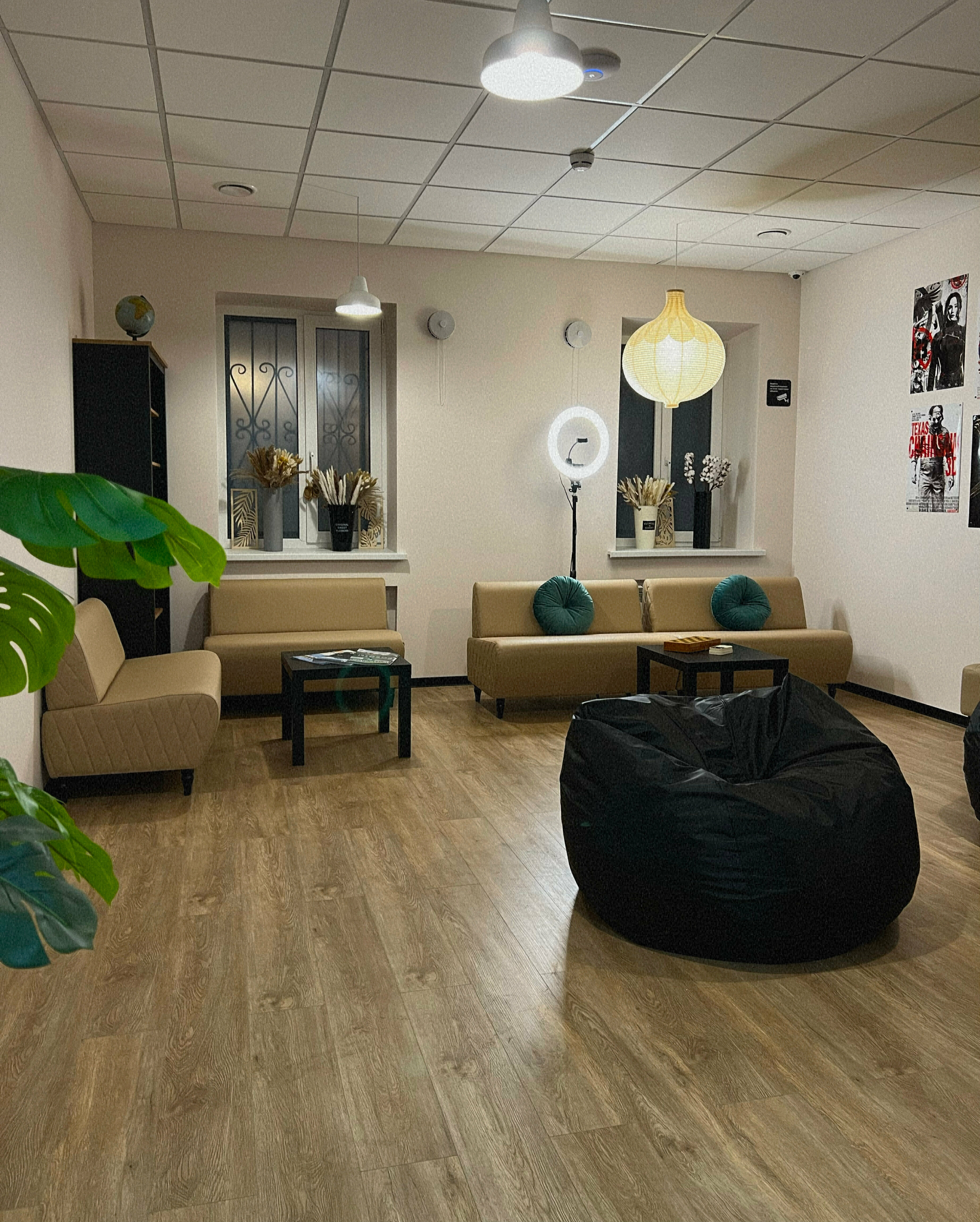 ТОЛЬКО ДЛЯ МУЖЧИН Капсула в мужском хостеле