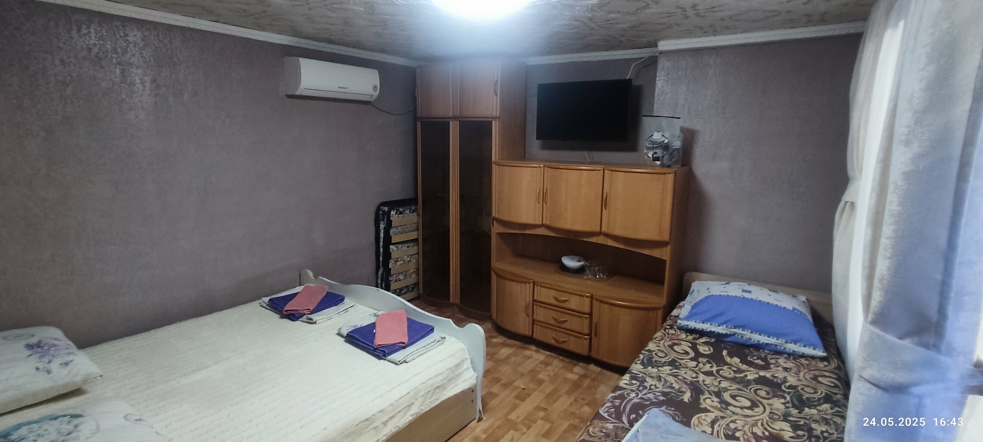 Трехместный номер с общей ванной комнатой