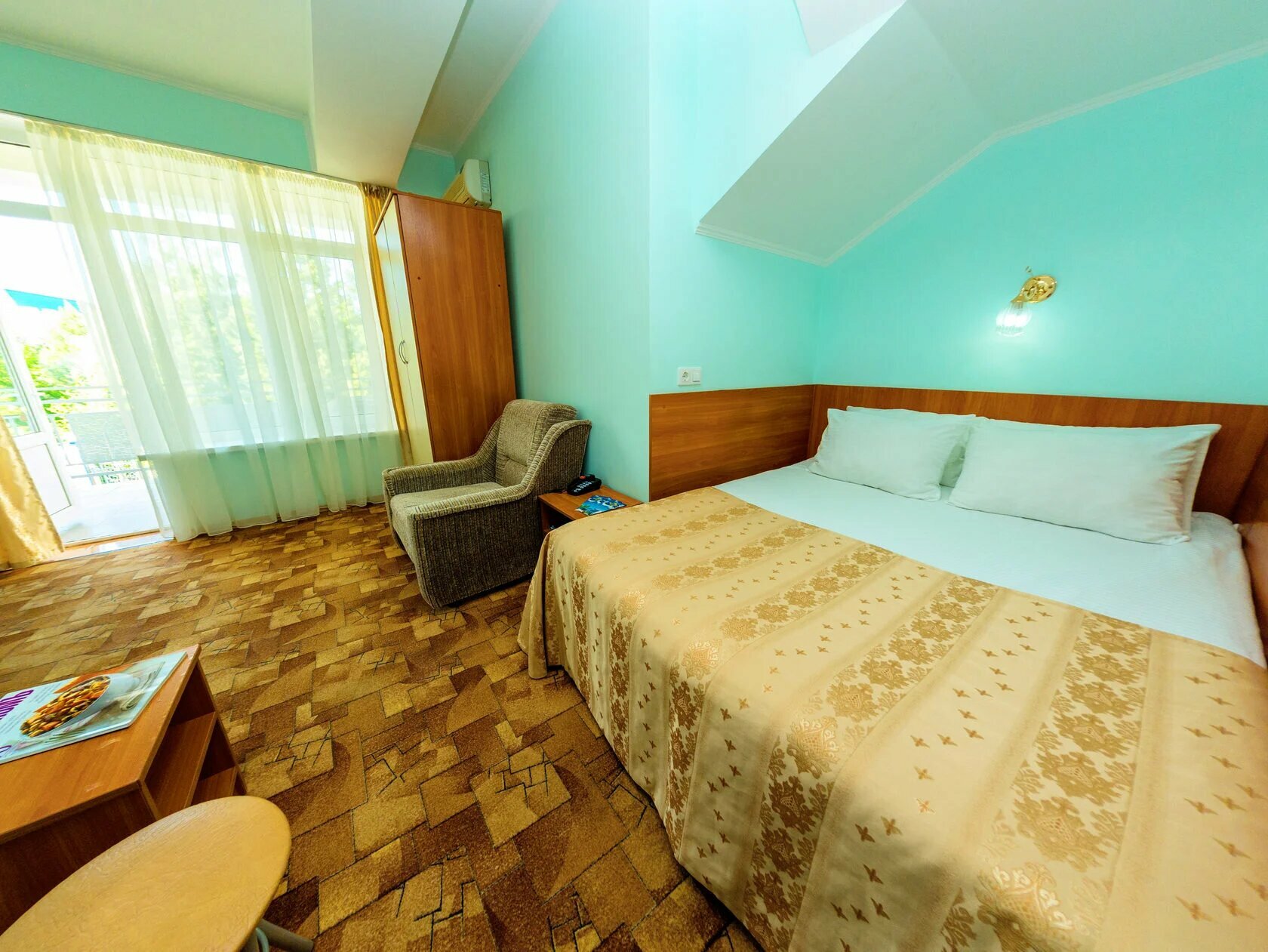 Коттедж с балконом