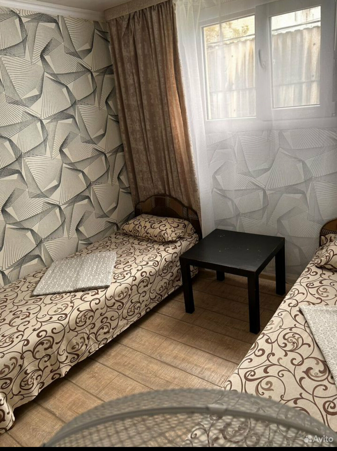 Двухместный номер с 2 отдельными кроватями и общим туалетом