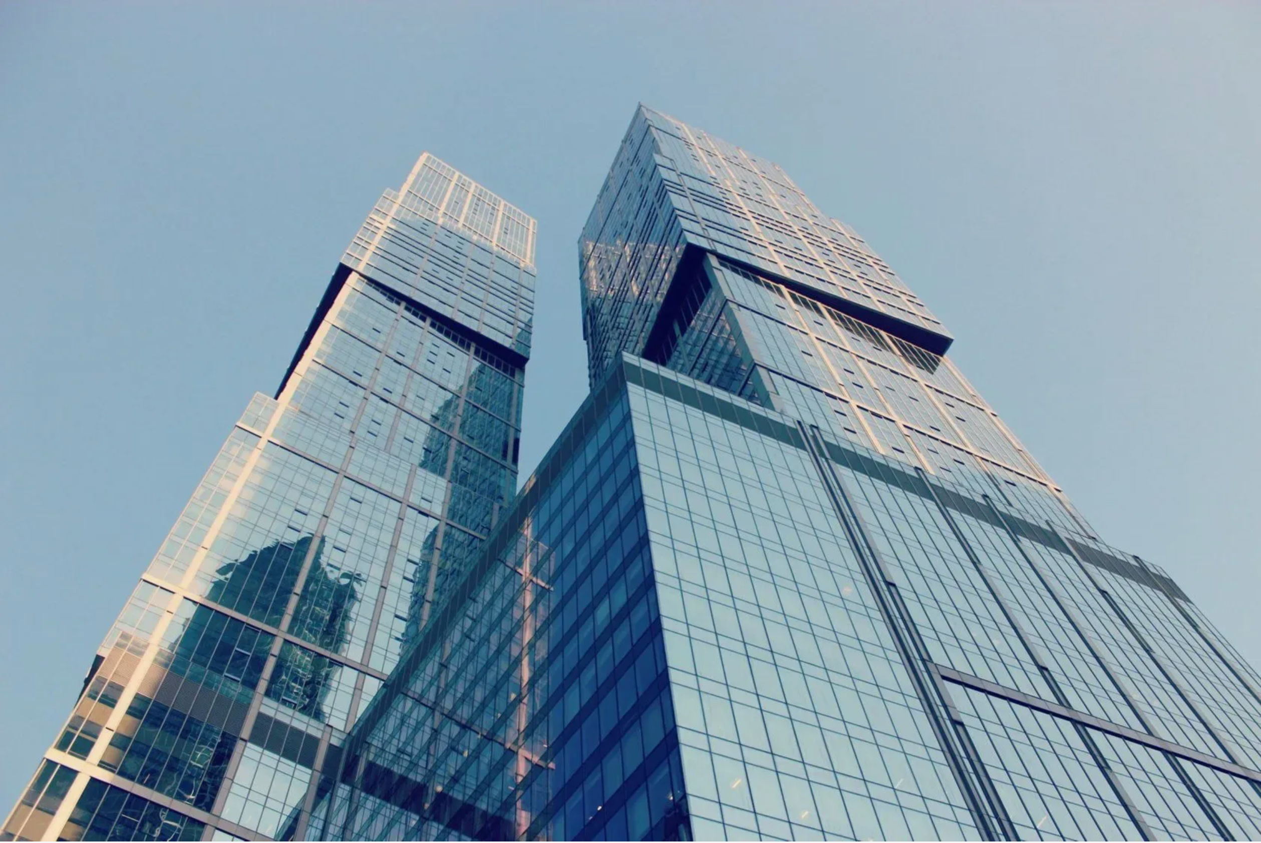 "Sky Sex Room" — апартаменты-студия на 44-м этаже с панорамным джакузи, тропическим душем и дизайнерской подсветкой в башне "Москва"