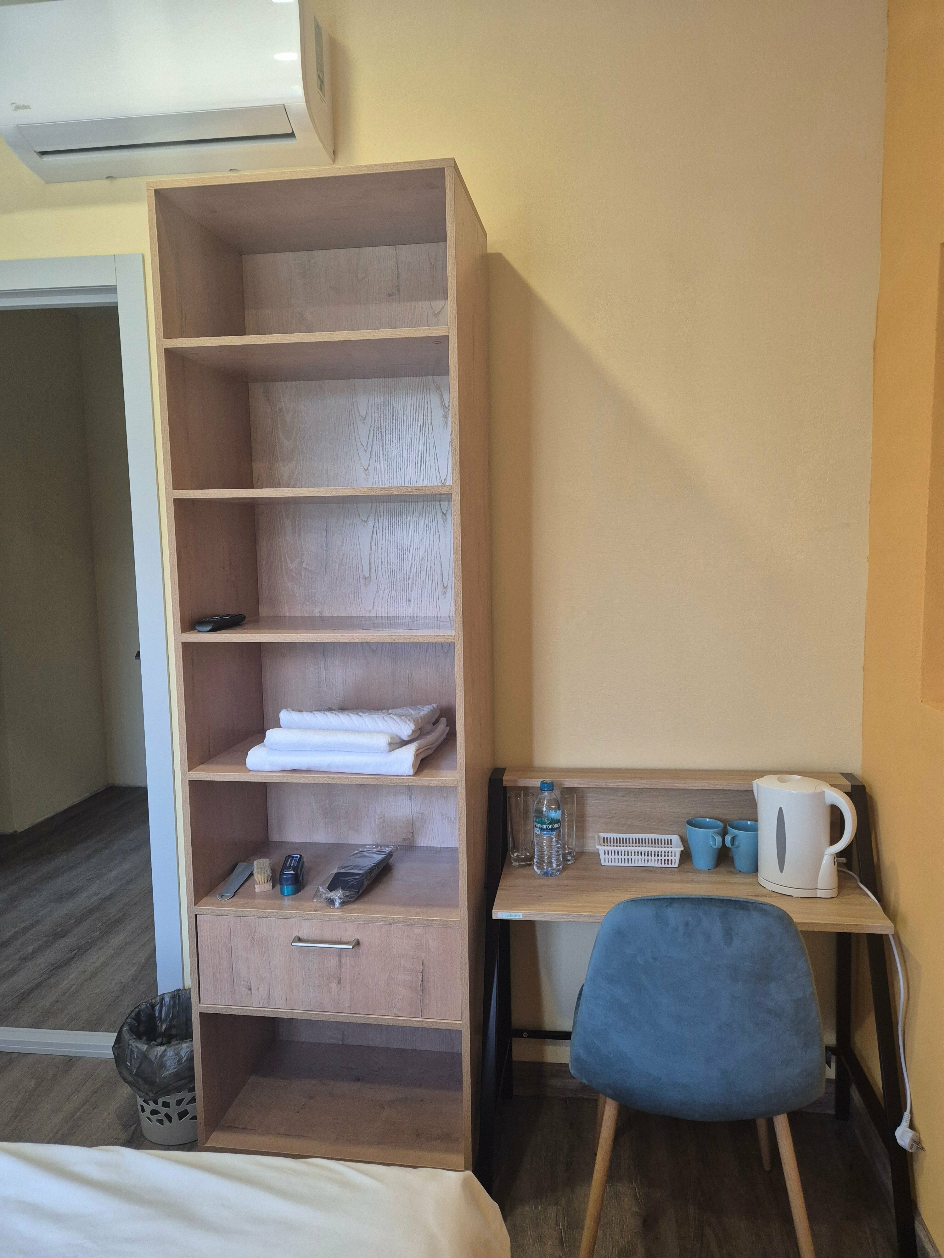 Двухместный номер с 2 отдельными кроватями и общей ванной комнатой