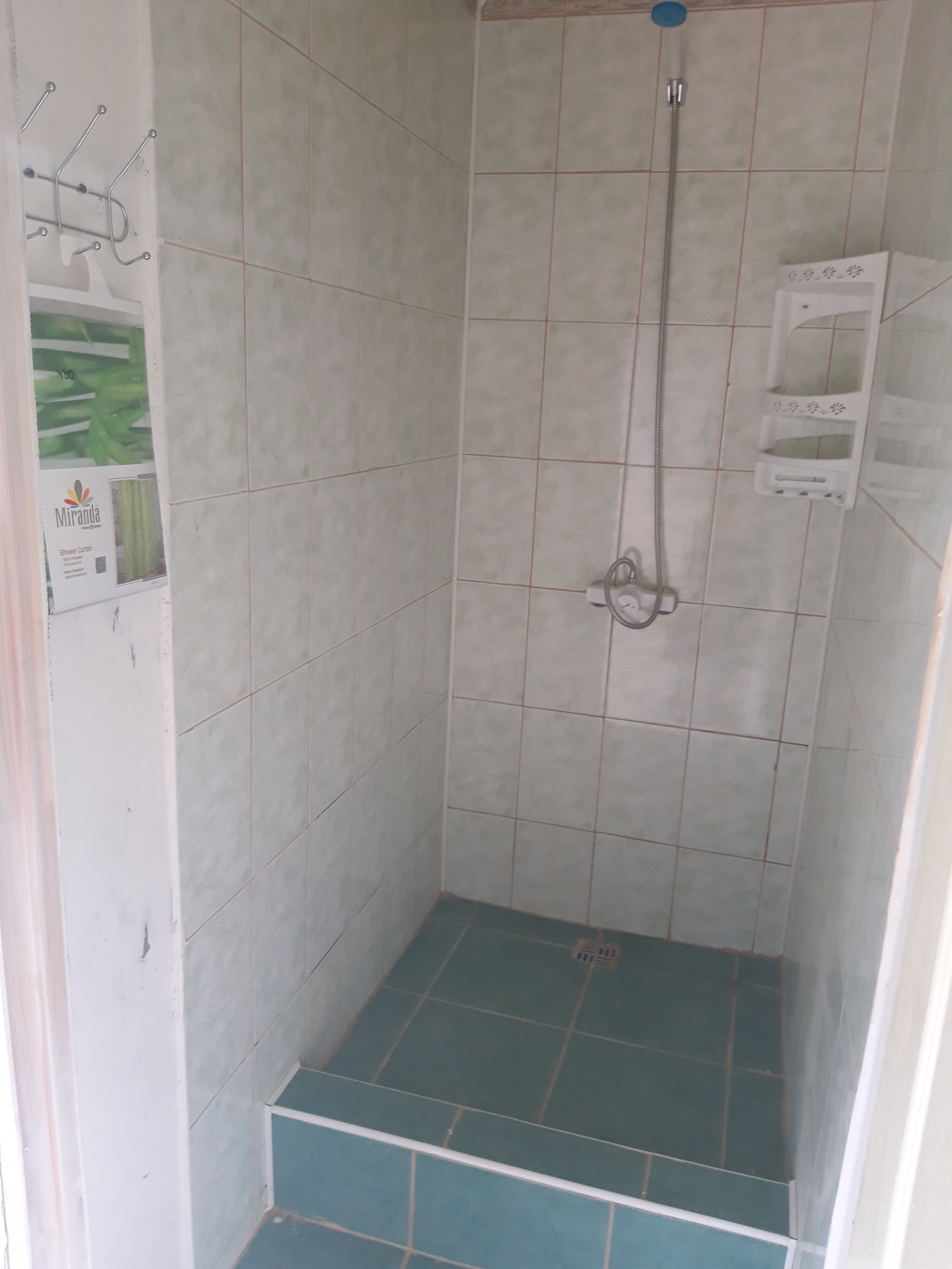 Четырехместный номер с общей ванной комнатой