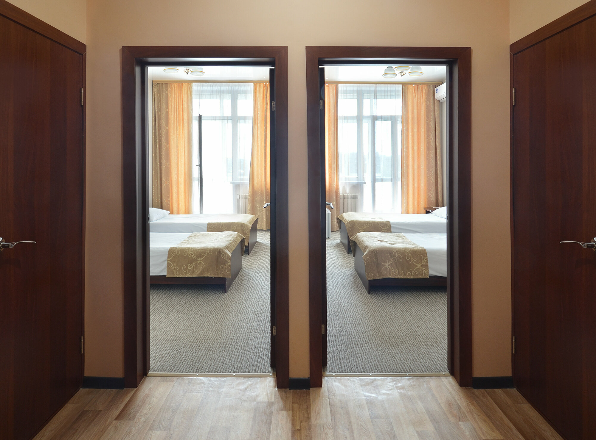 Четырехместный номер с ванной комнатой