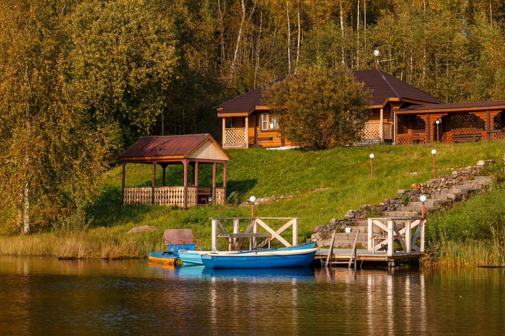 Трехместный номер с видом на озеро