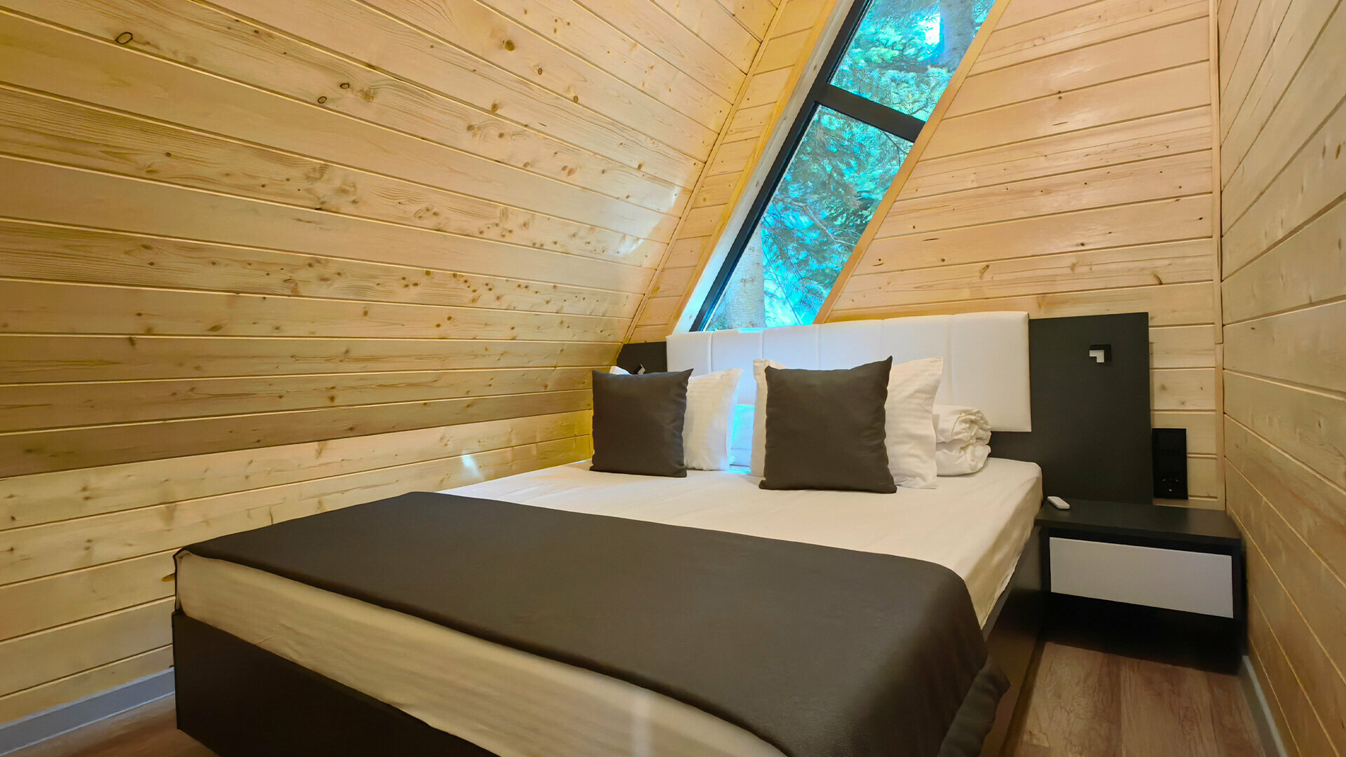 Большой дом в лесу Дуо 5 с 2 изолированными спальнями  (без посещения бани и бассейна)